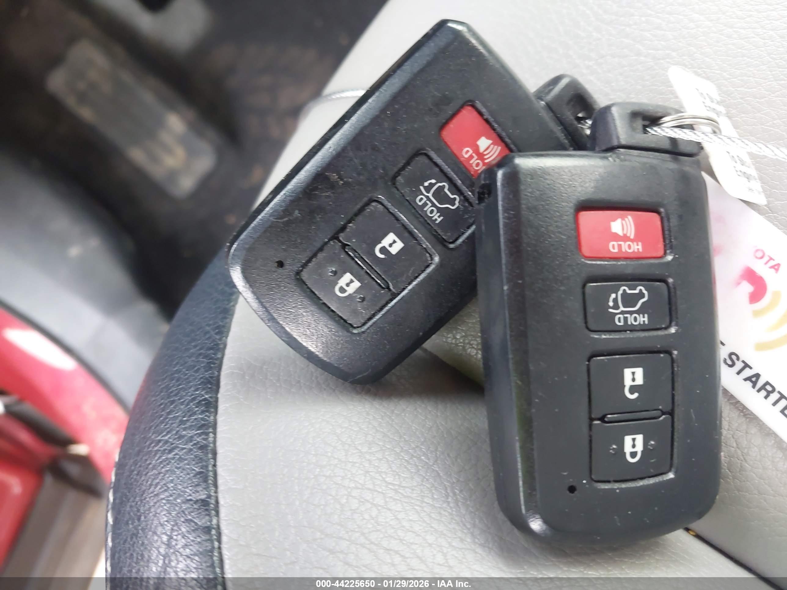 TOYOTA RAV4 image 11