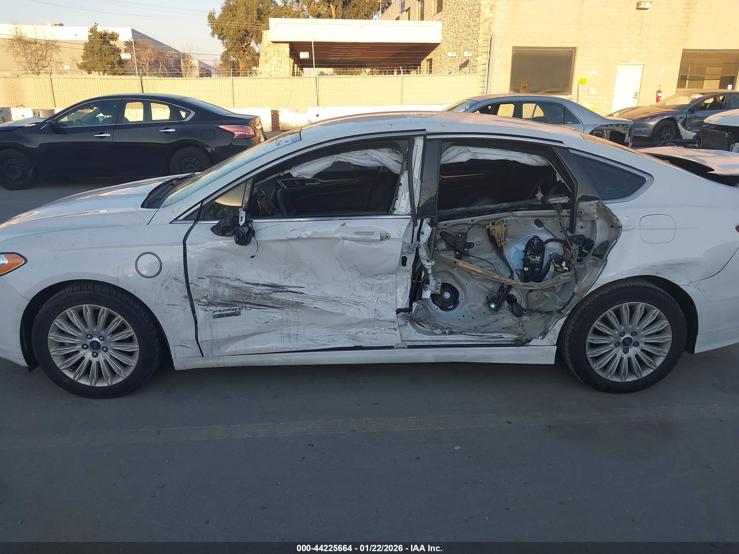 FORD FUSION image 6