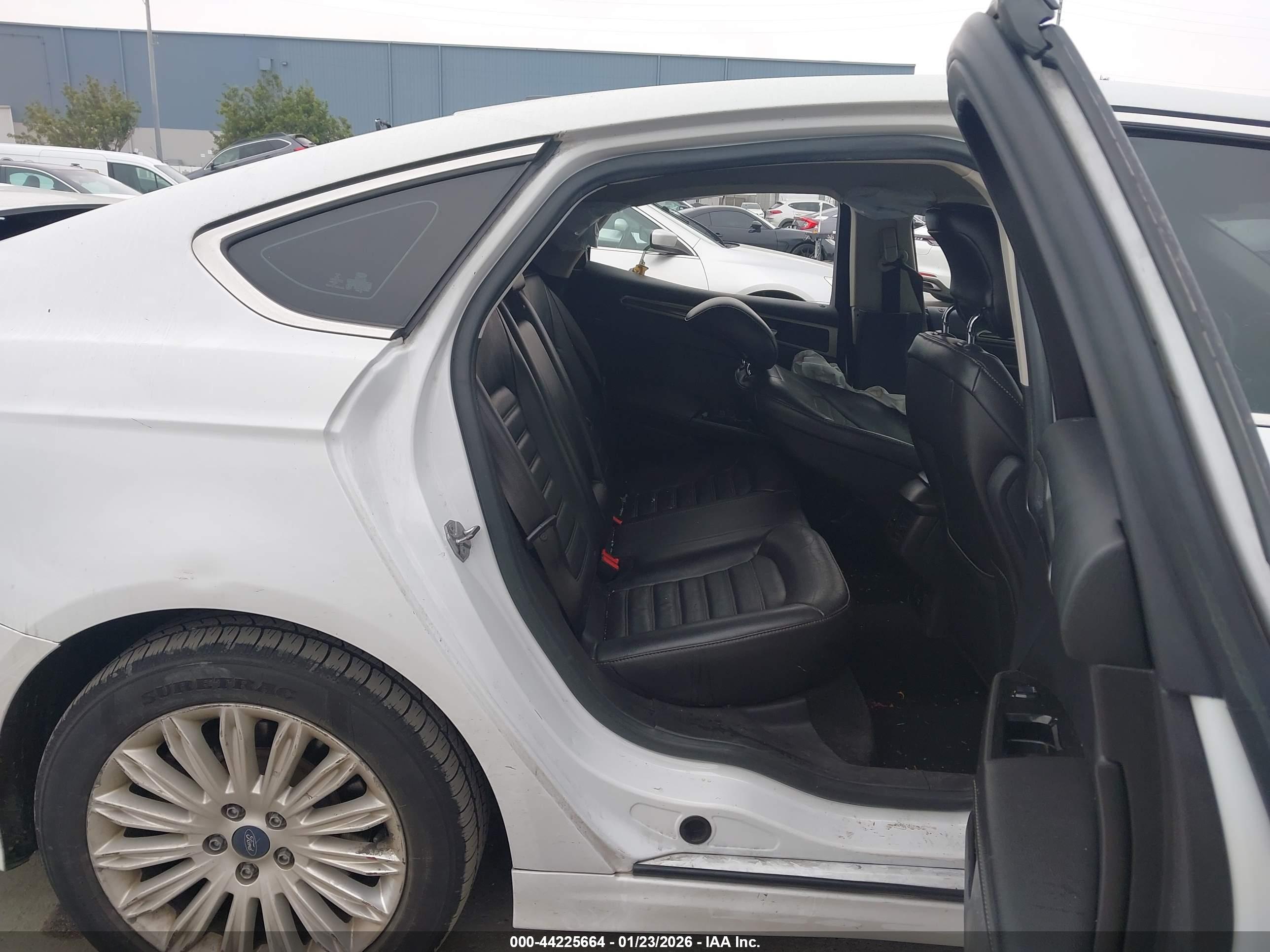 FORD FUSION image 8