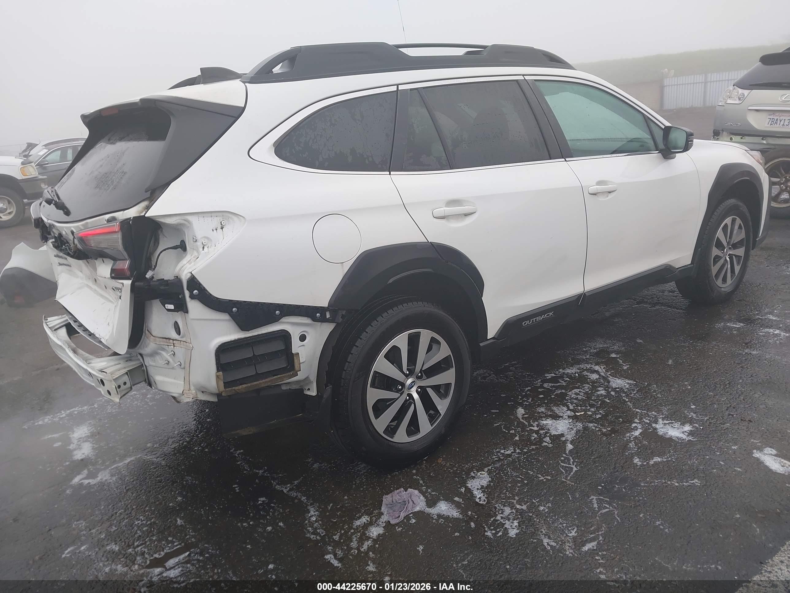 SUBARU OUTBACK image 4