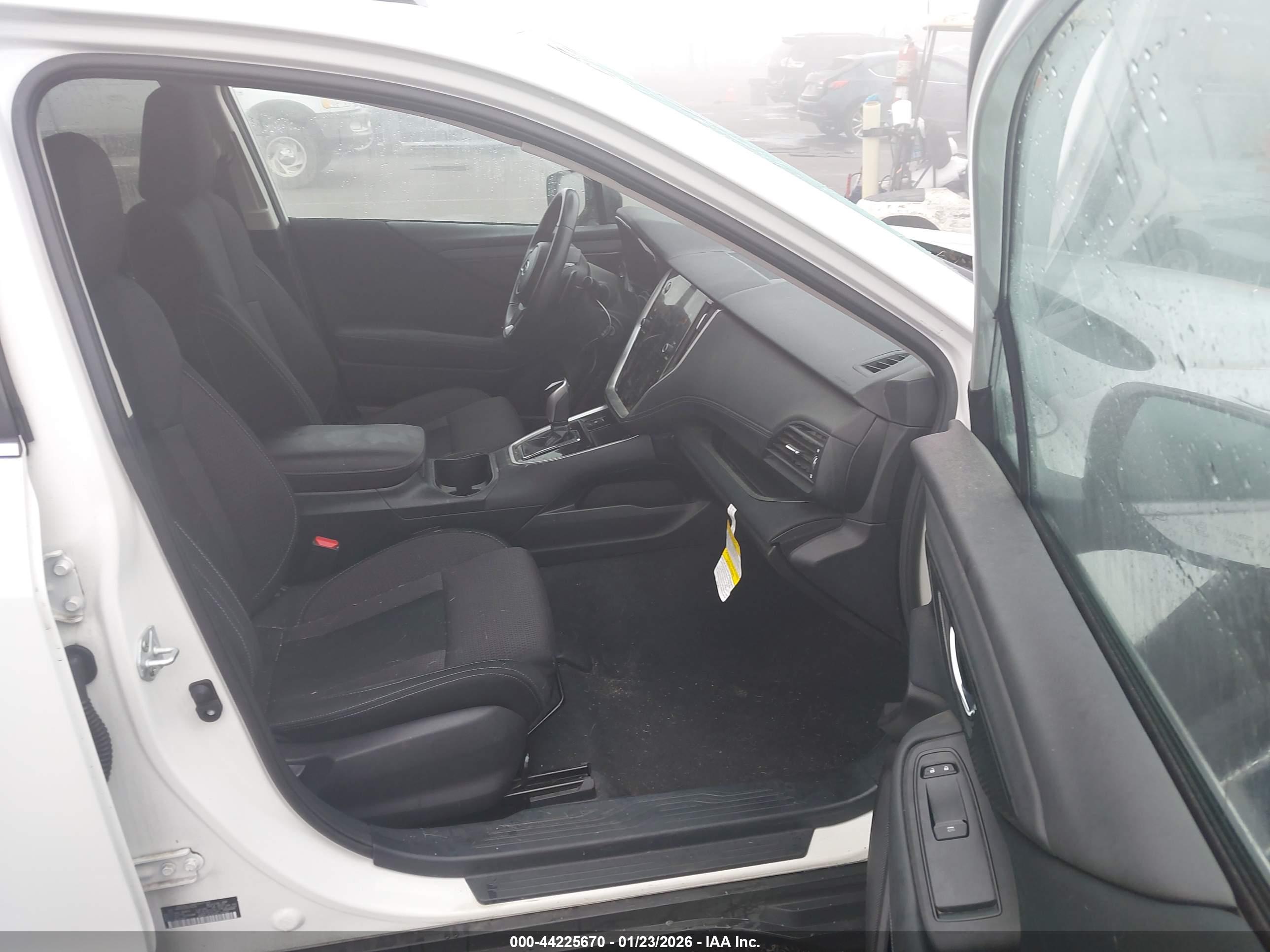 SUBARU OUTBACK image 5