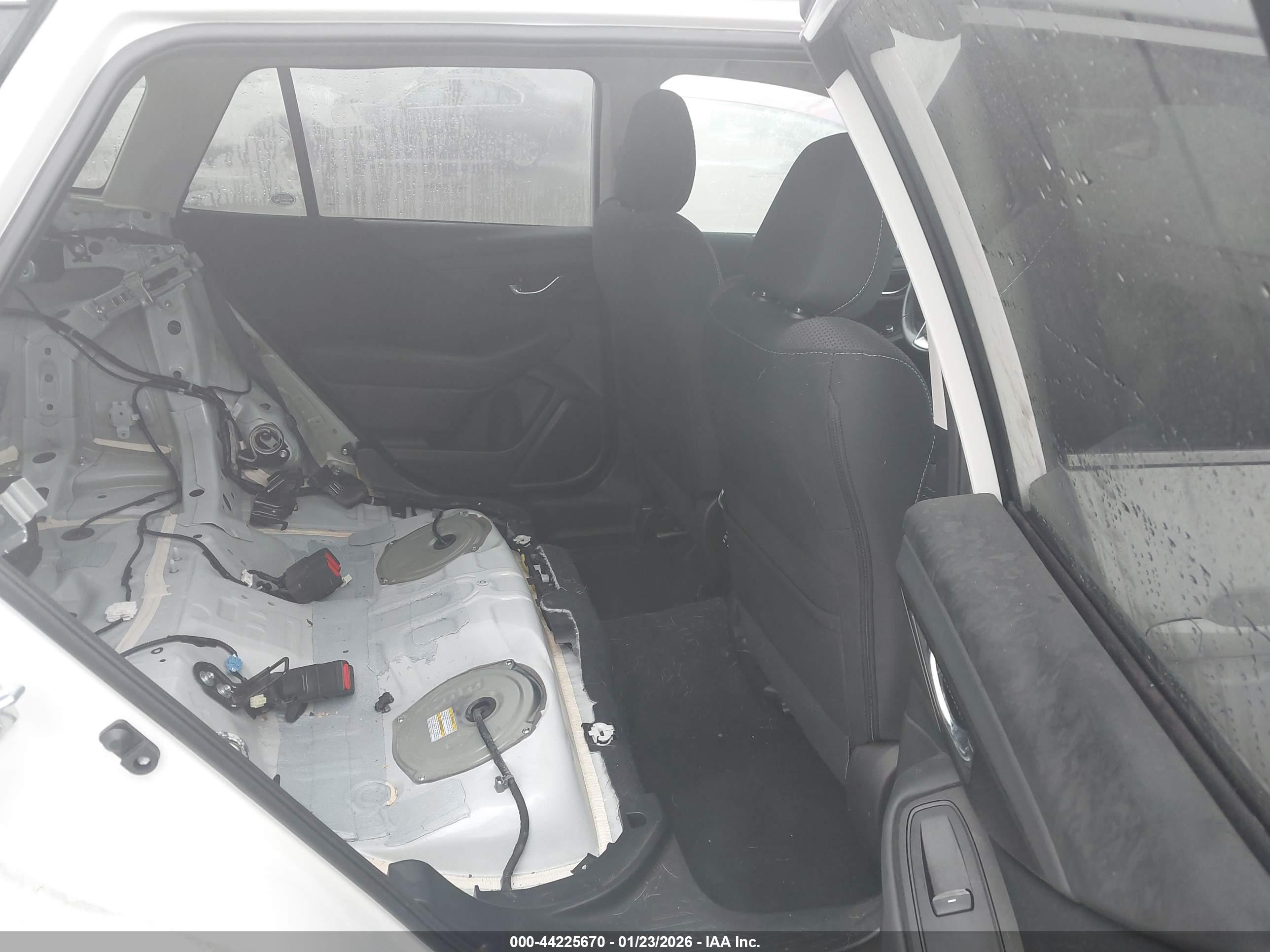 SUBARU OUTBACK image 8