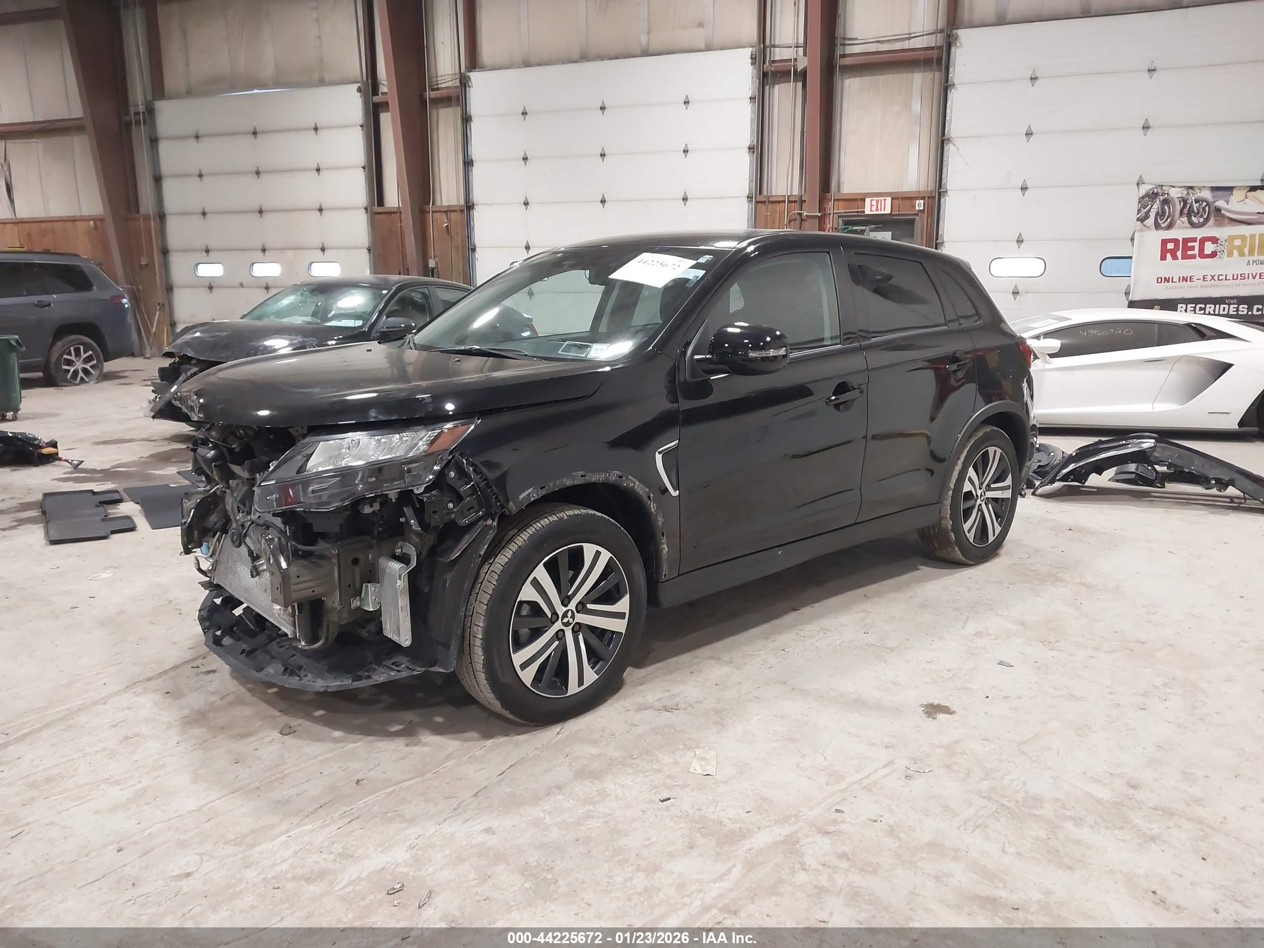 MITSUBISHI OUTLANDER image 2