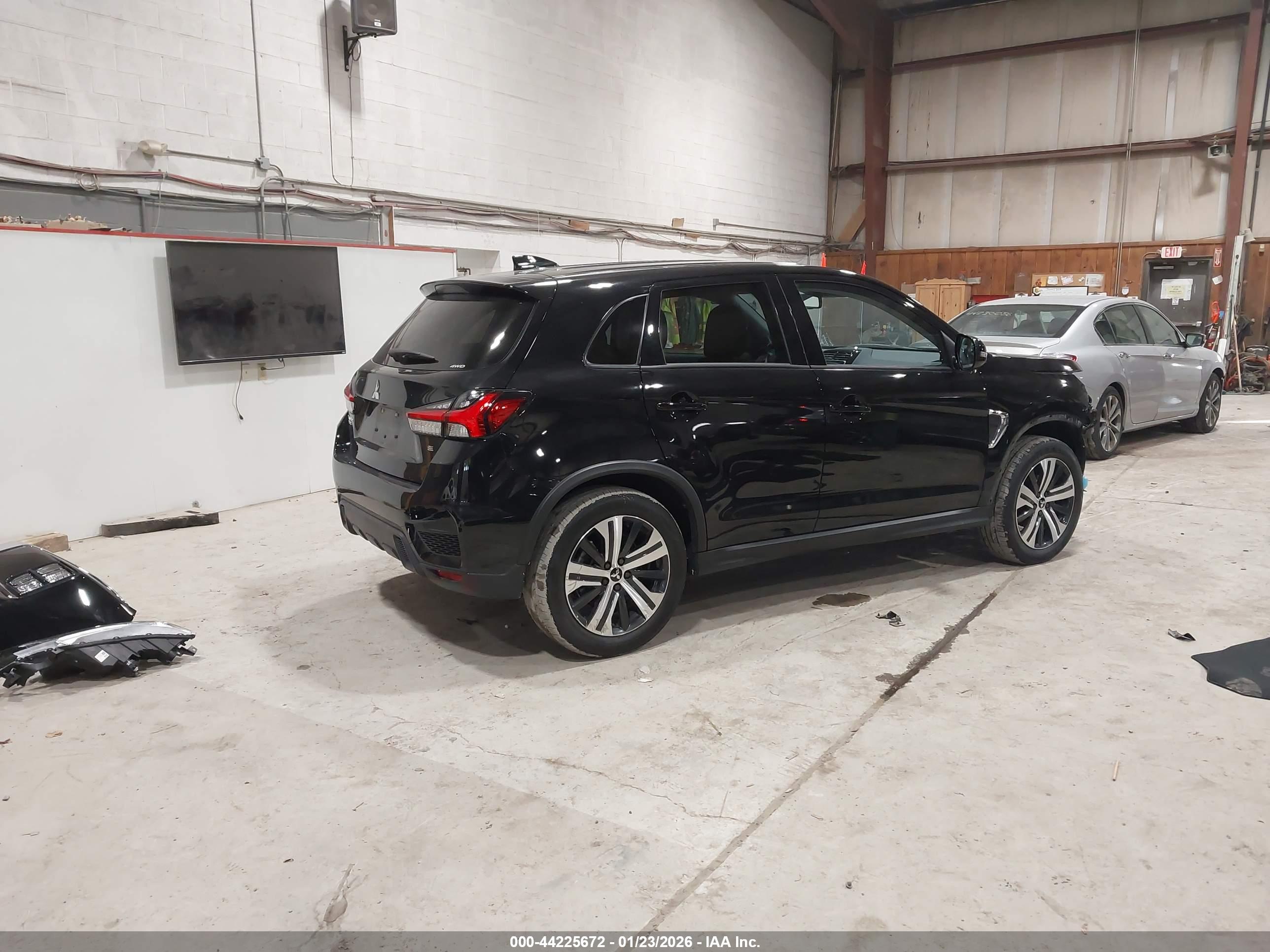MITSUBISHI OUTLANDER image 4