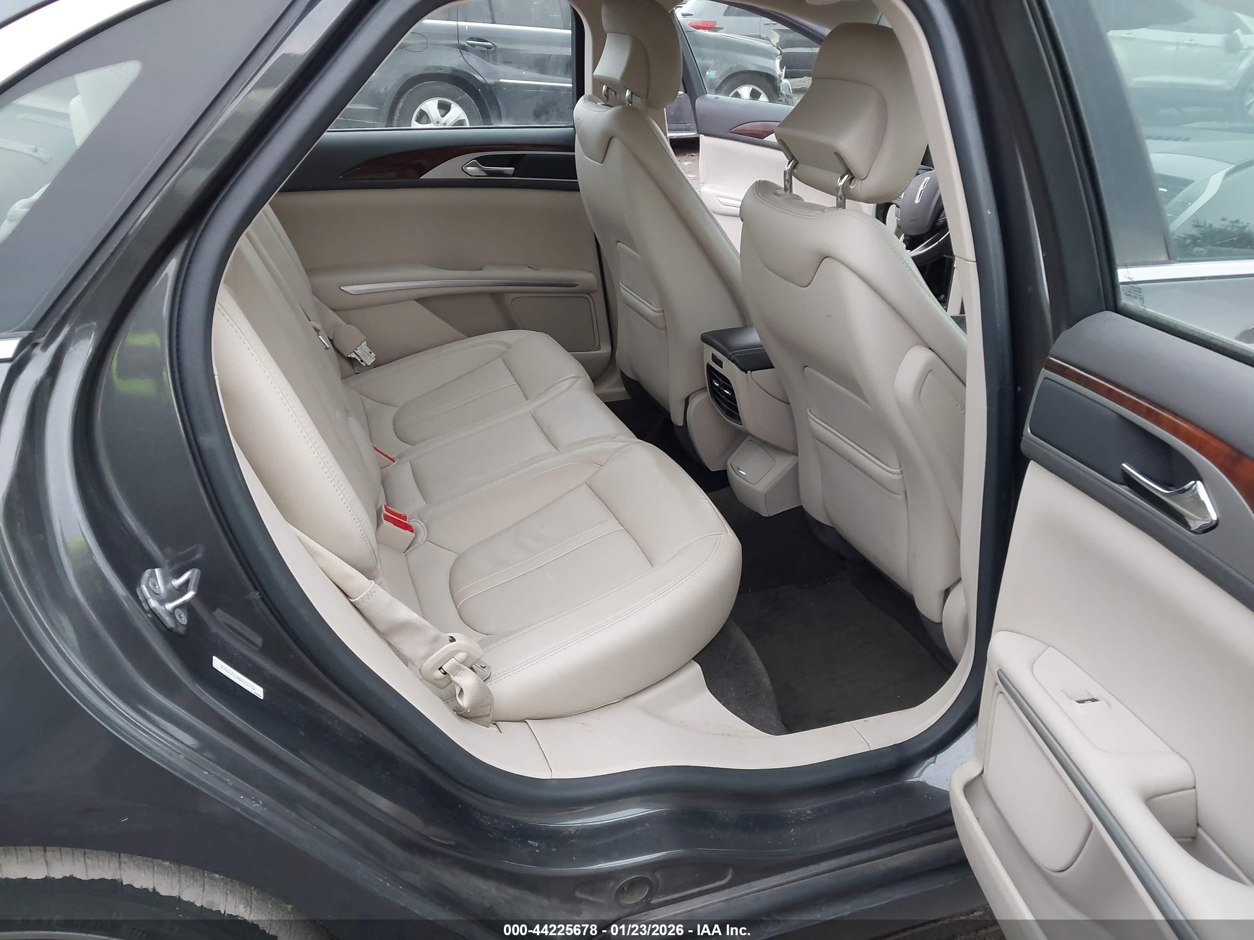 LINCOLN MKZ image 8