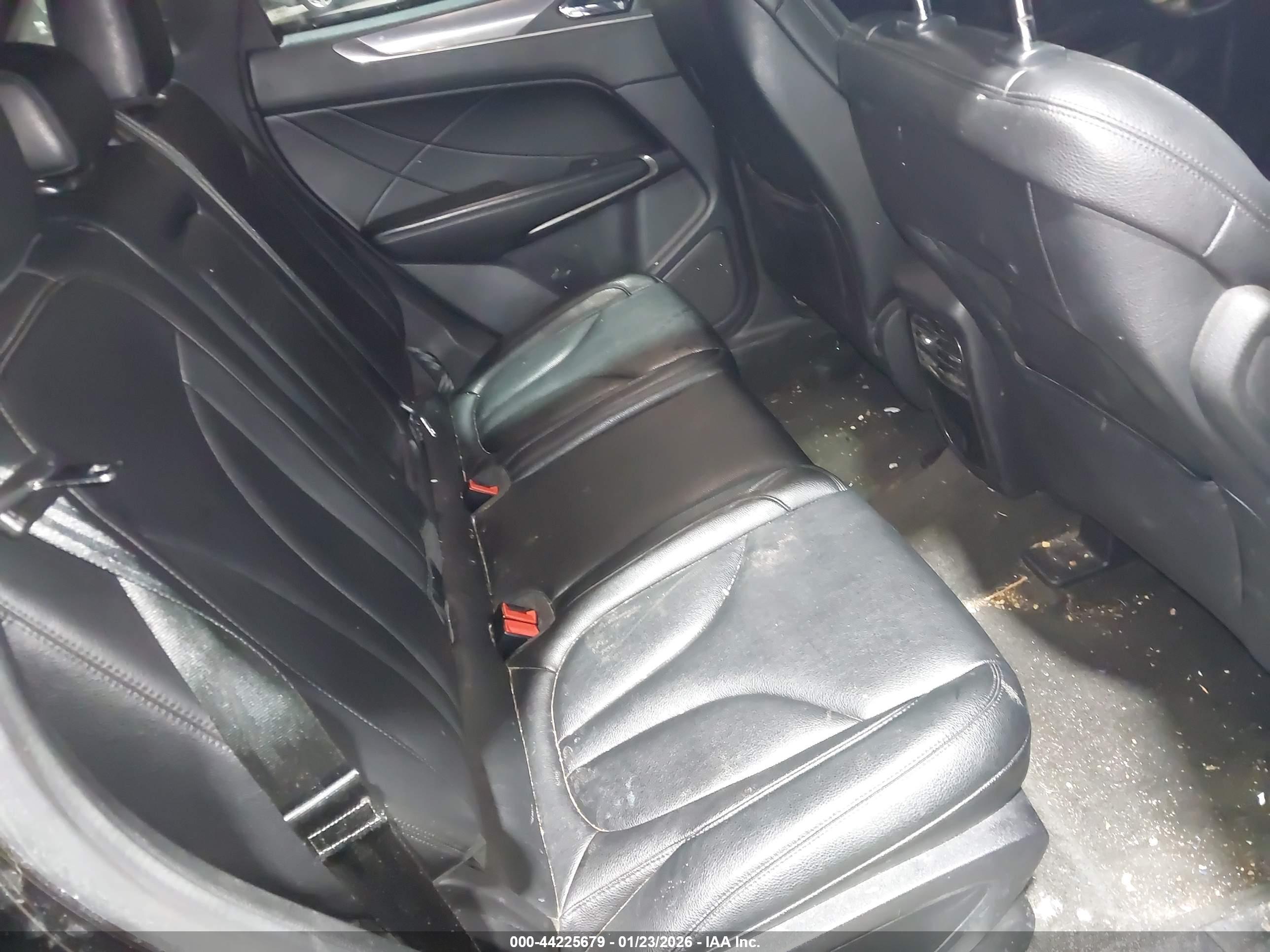 LINCOLN MKC image 8