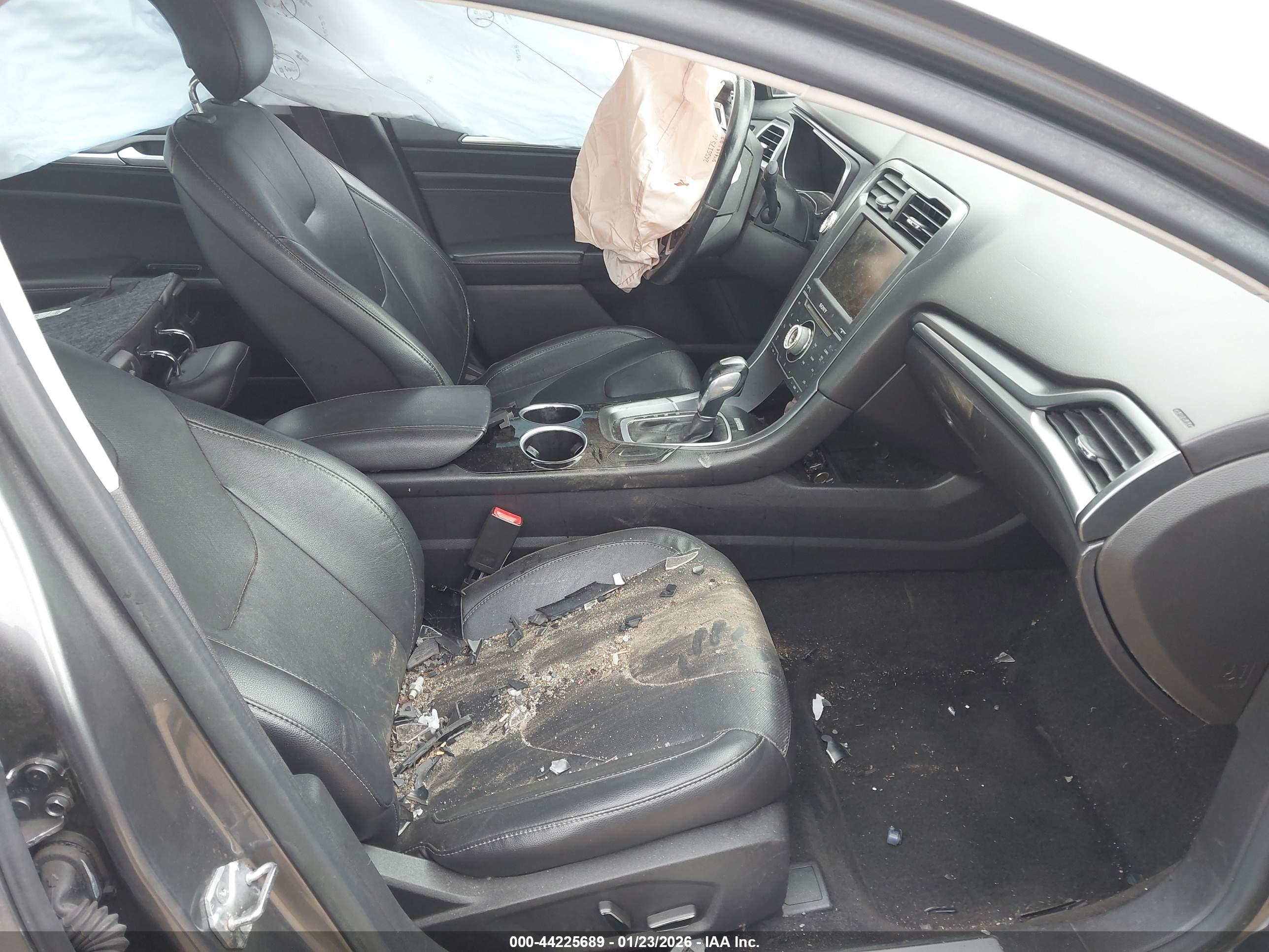 FORD FUSION image 5