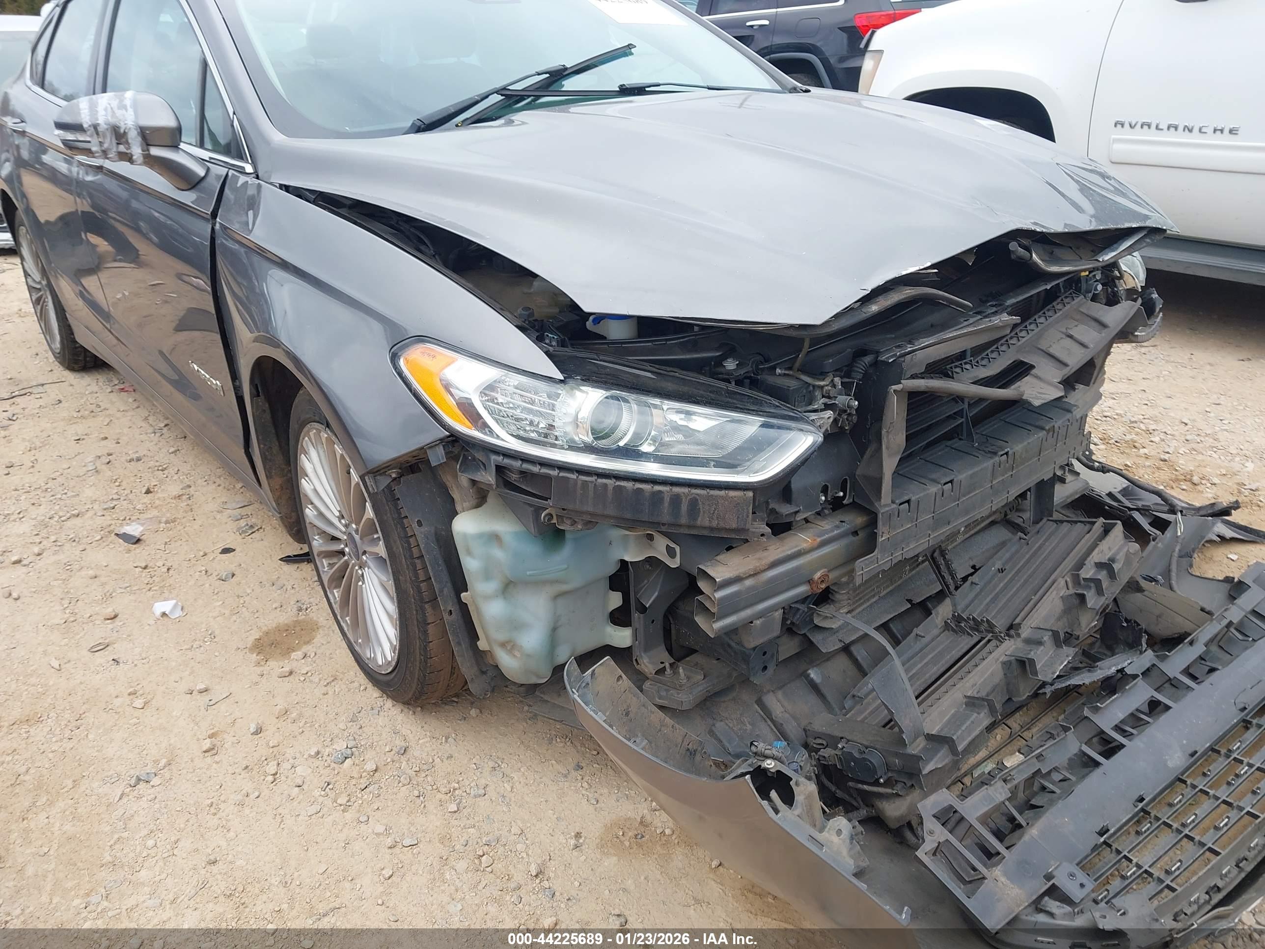 FORD FUSION image 6