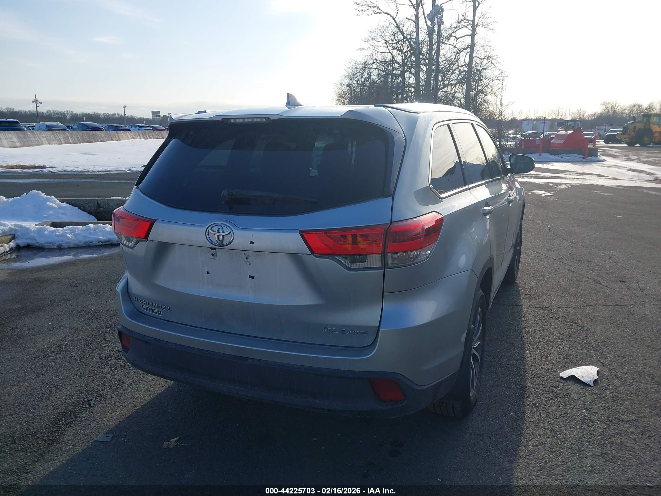 TOYOTA HIGHLANDER image 4