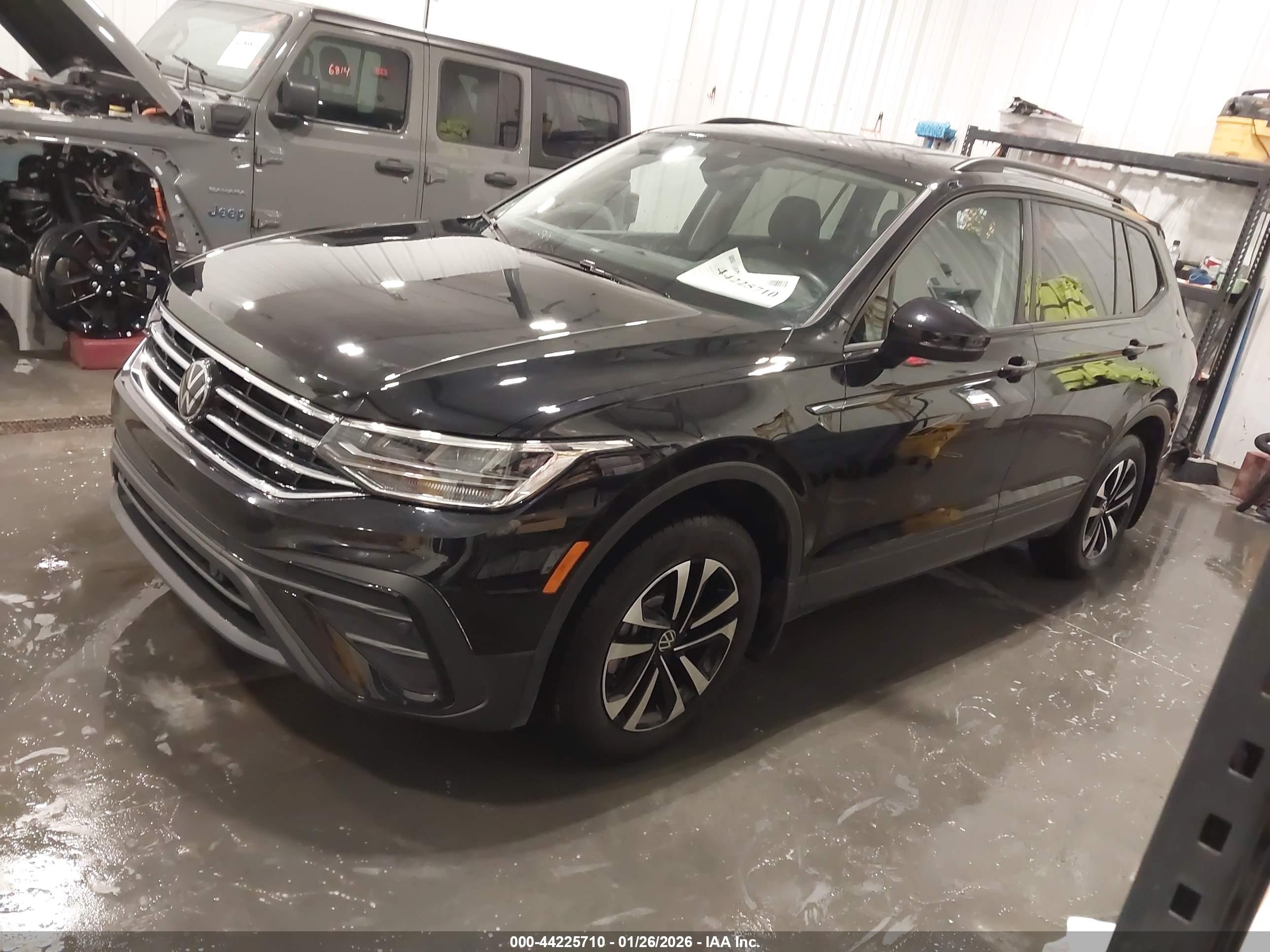 VOLKSWAGEN TIGUAN image 2