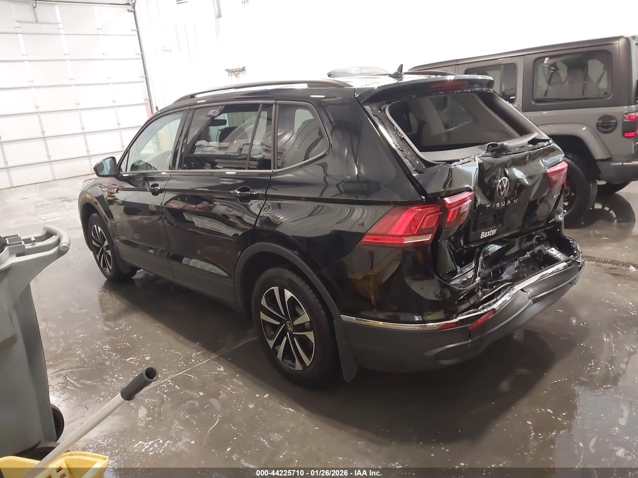 VOLKSWAGEN TIGUAN image 3