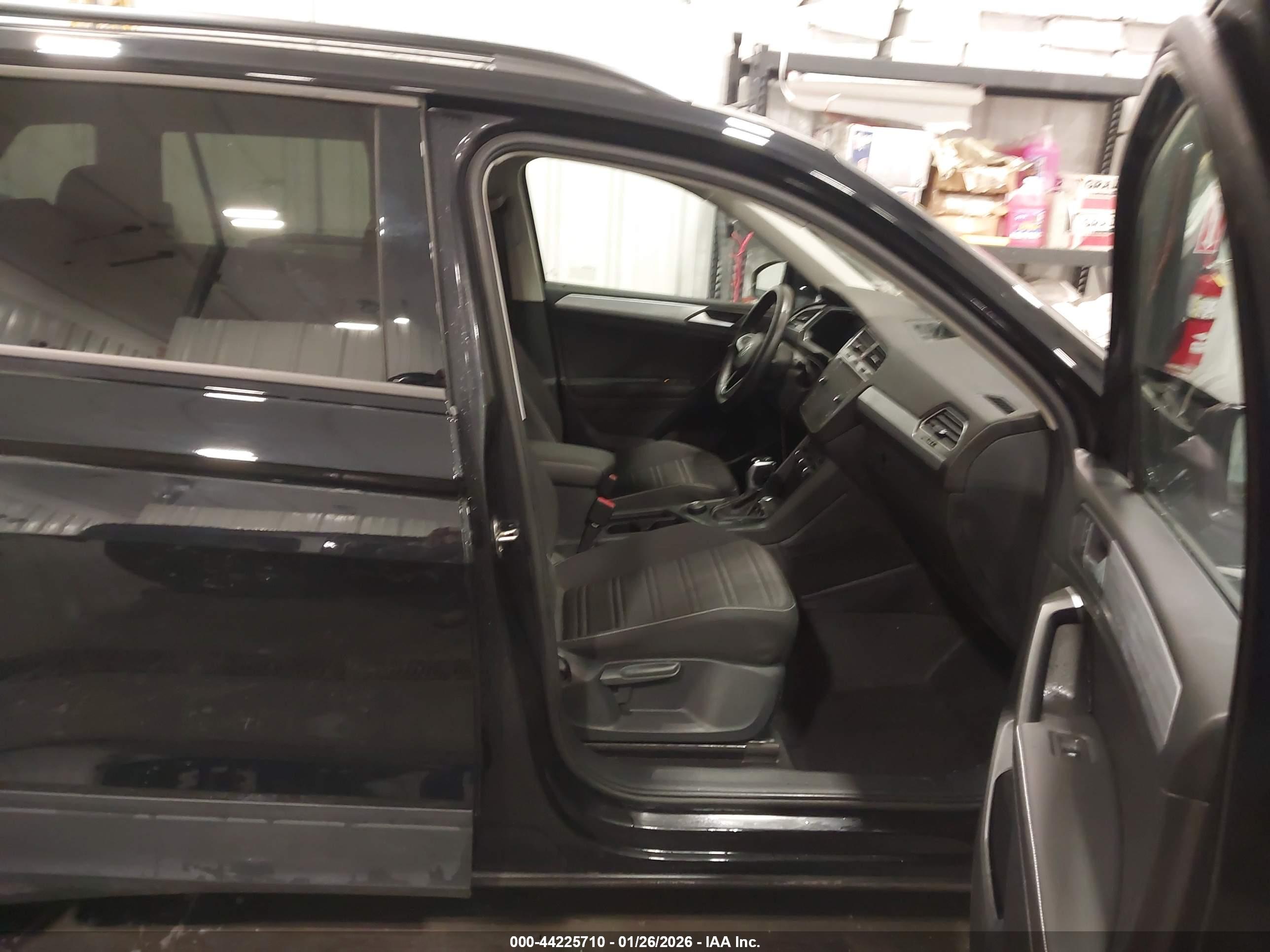 VOLKSWAGEN TIGUAN image 5