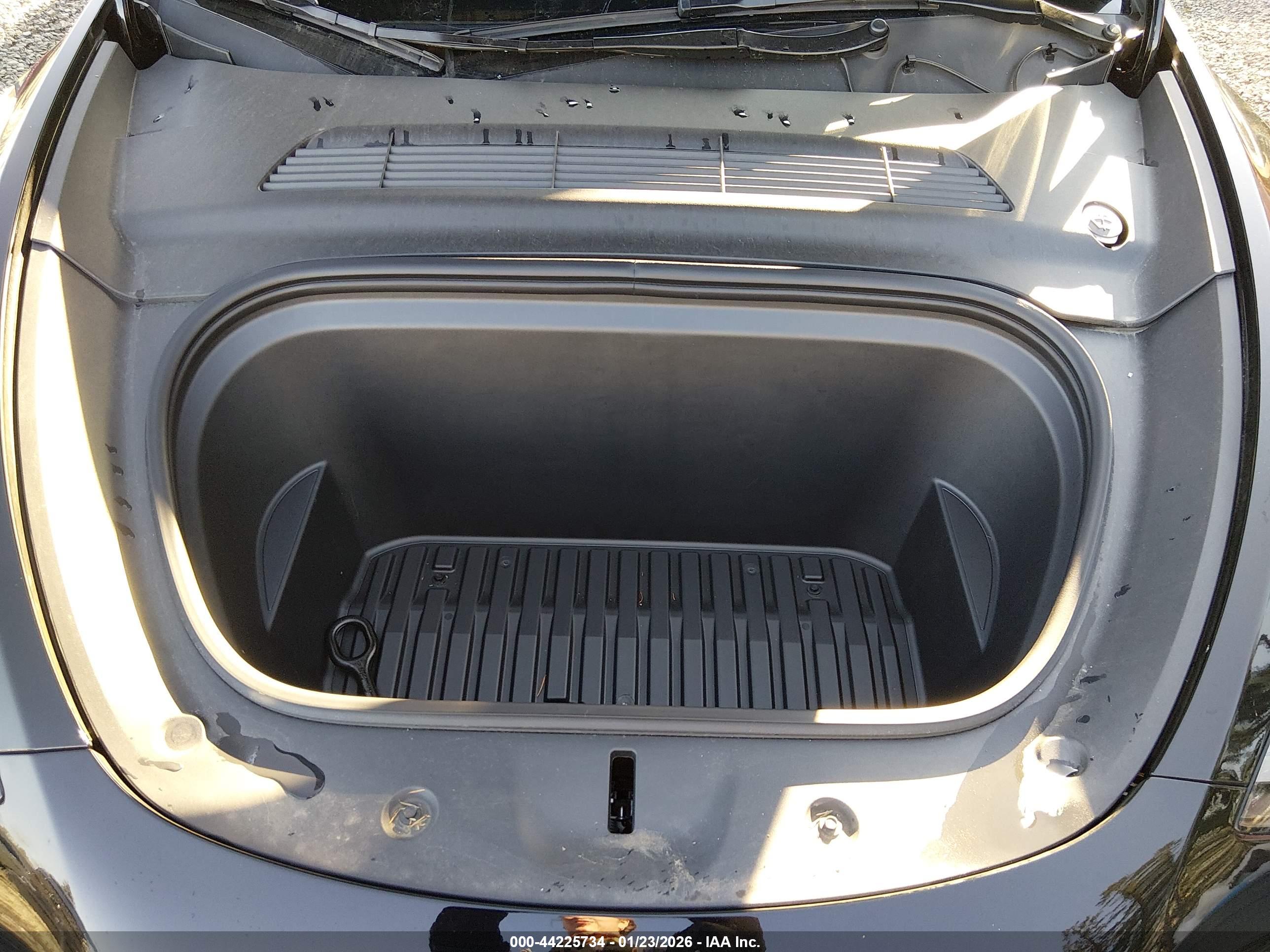 TESLA MODEL image 10