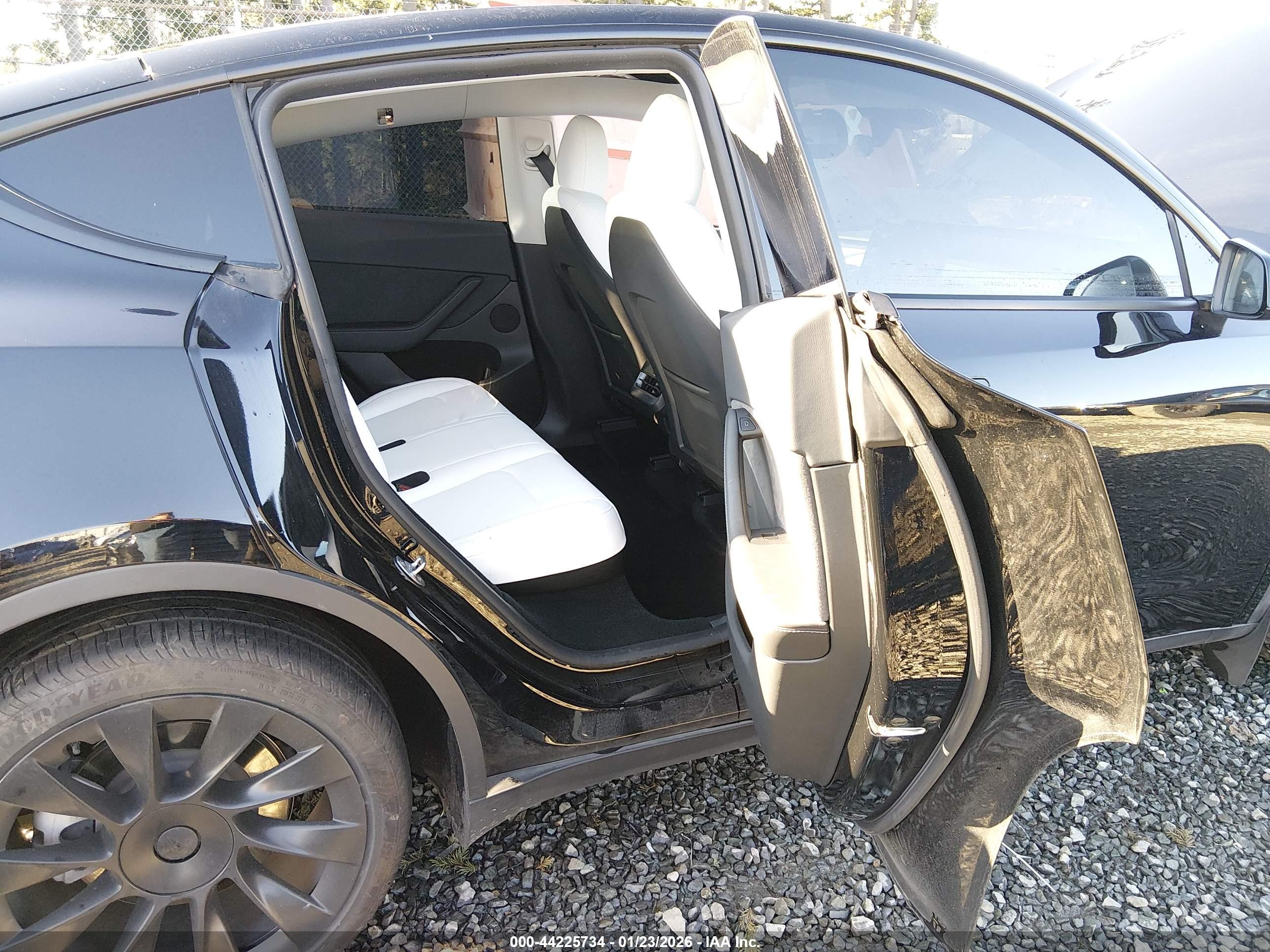 TESLA MODEL image 8