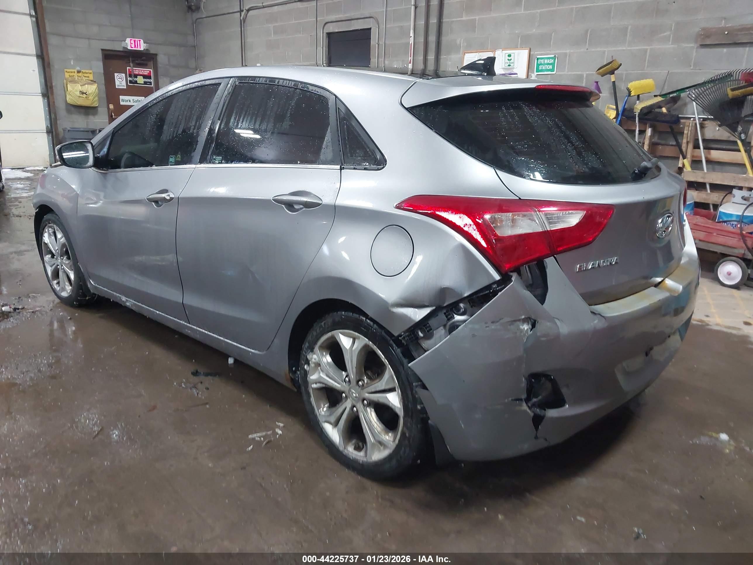 HYUNDAI ELANTRA image 3