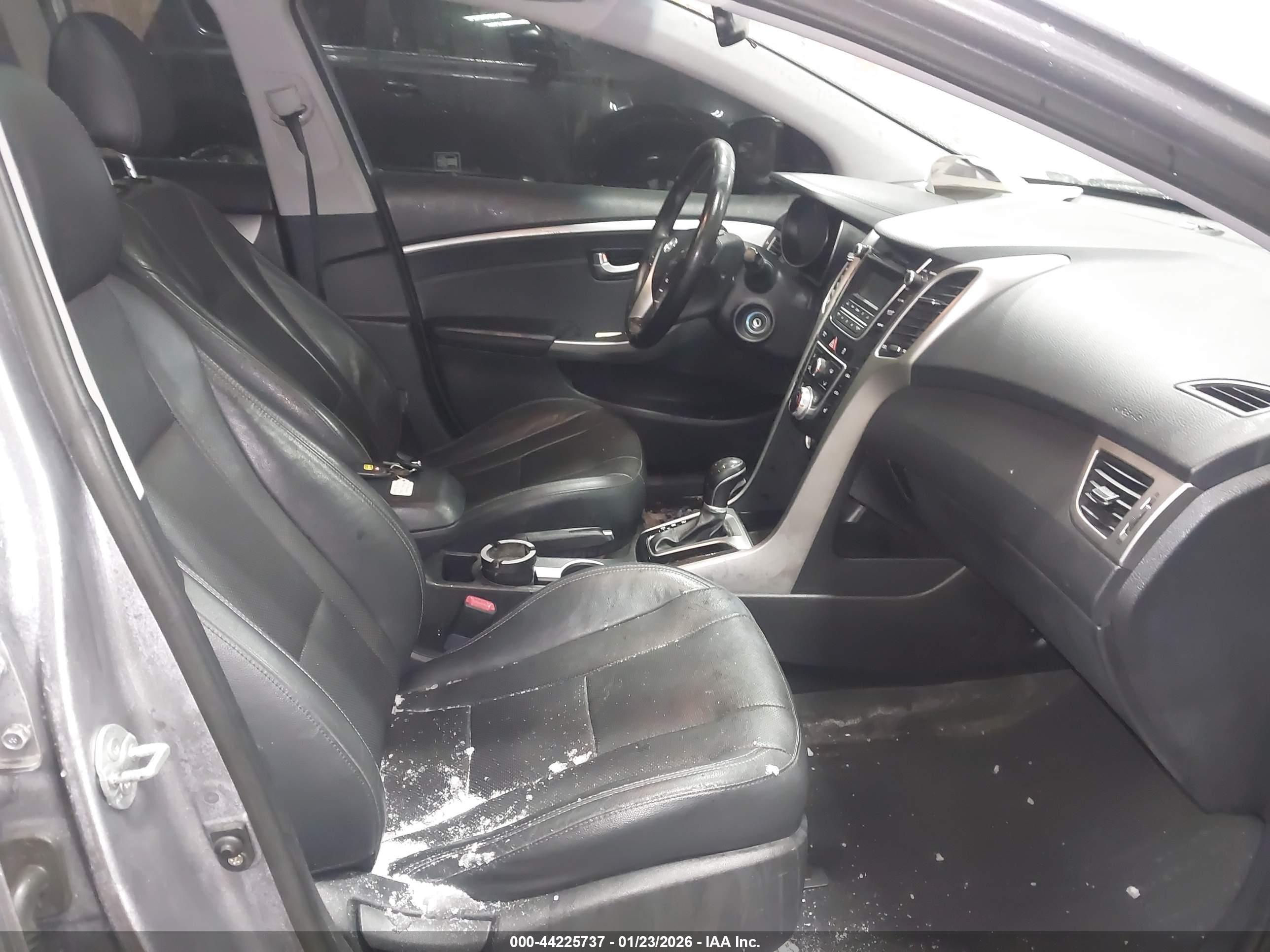 HYUNDAI ELANTRA image 5