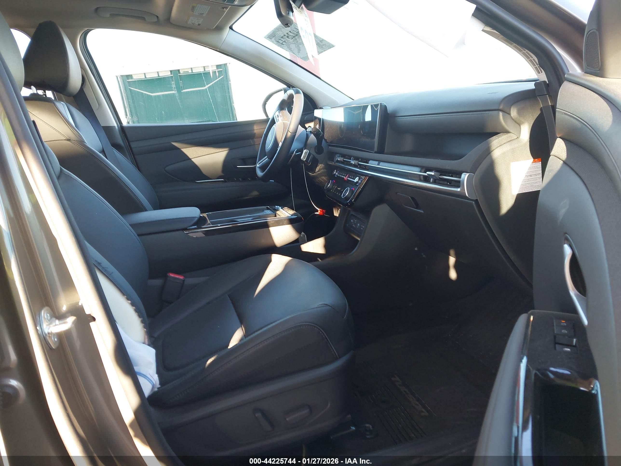 HYUNDAI TUCSON image 5