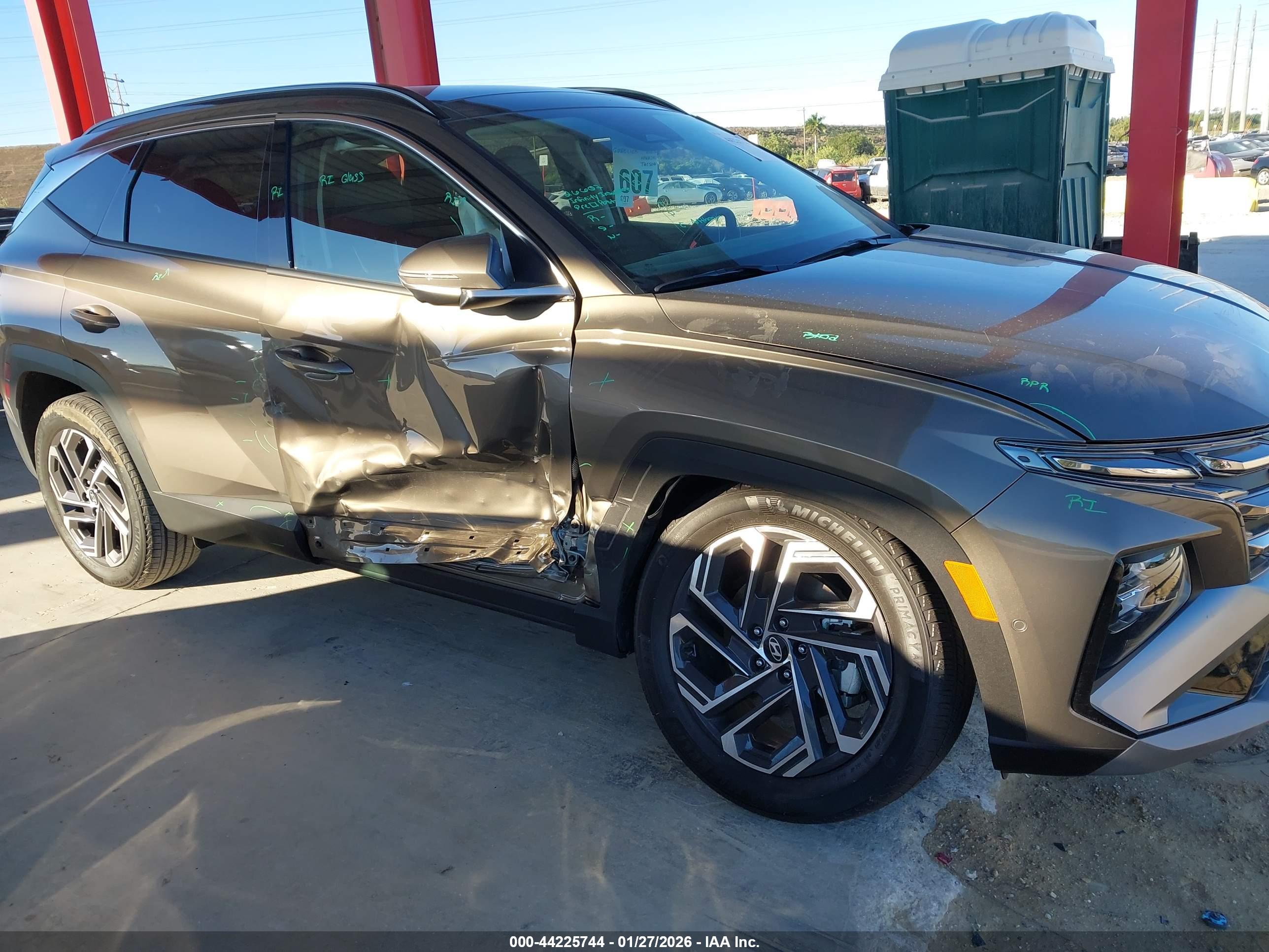 HYUNDAI TUCSON image 6