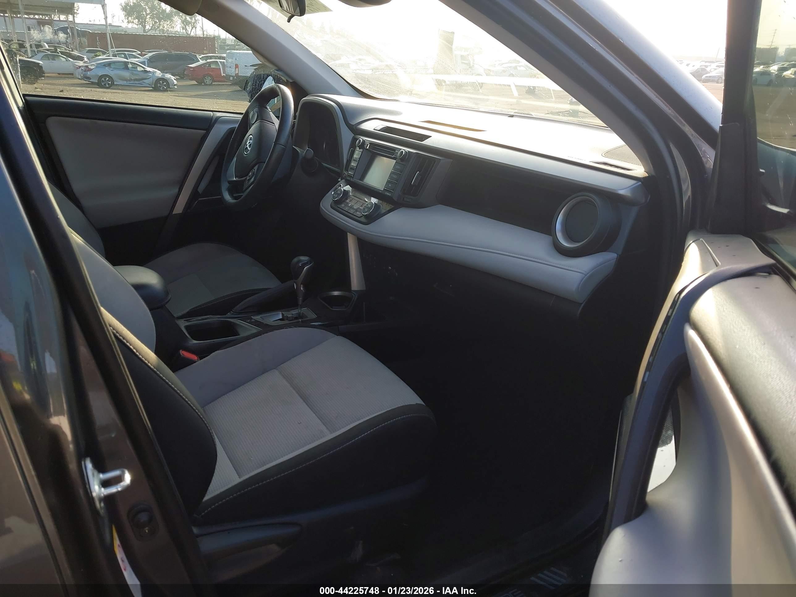 TOYOTA RAV4 image 5