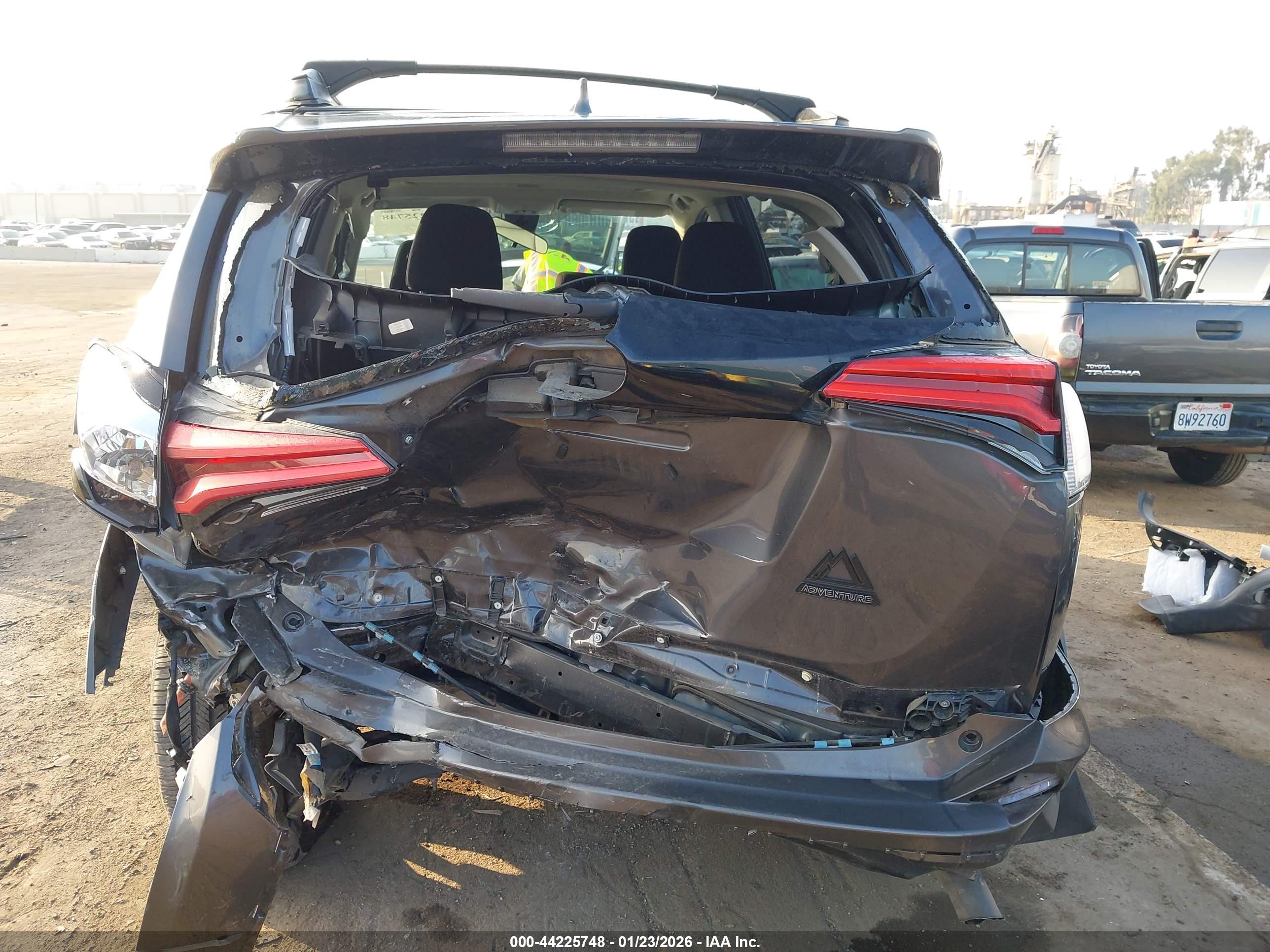 TOYOTA RAV4 image 6