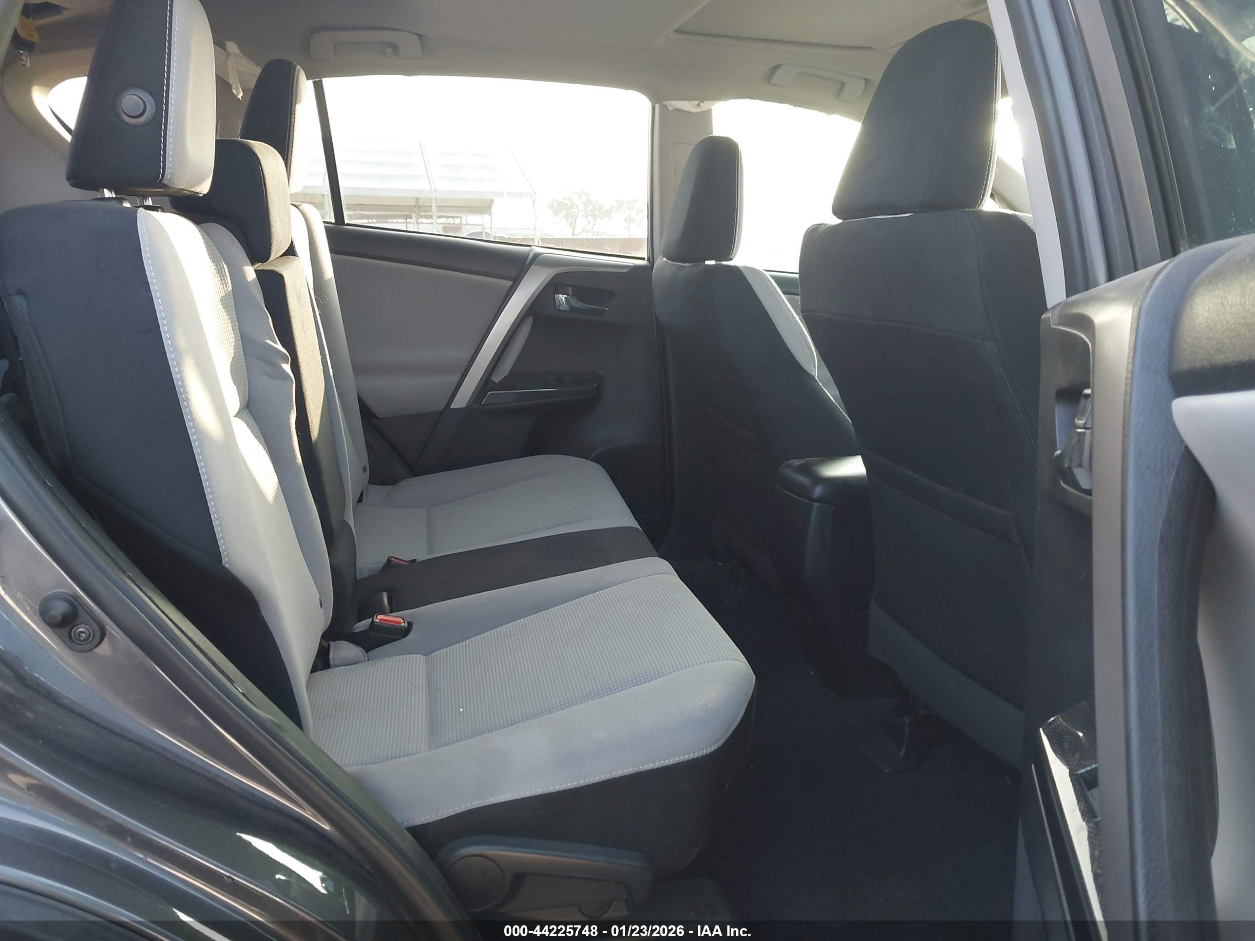 TOYOTA RAV4 image 8