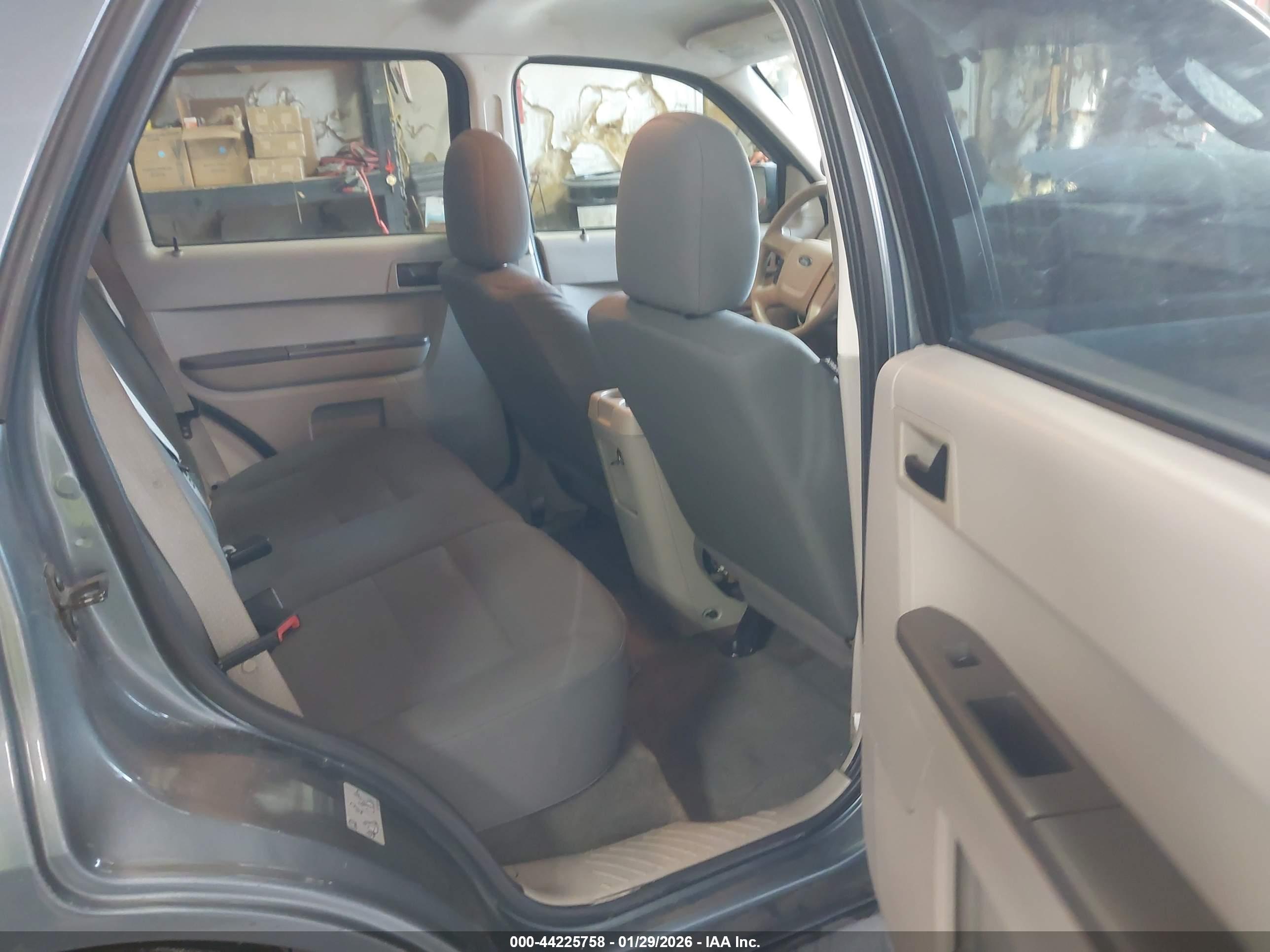 FORD ESCAPE image 8