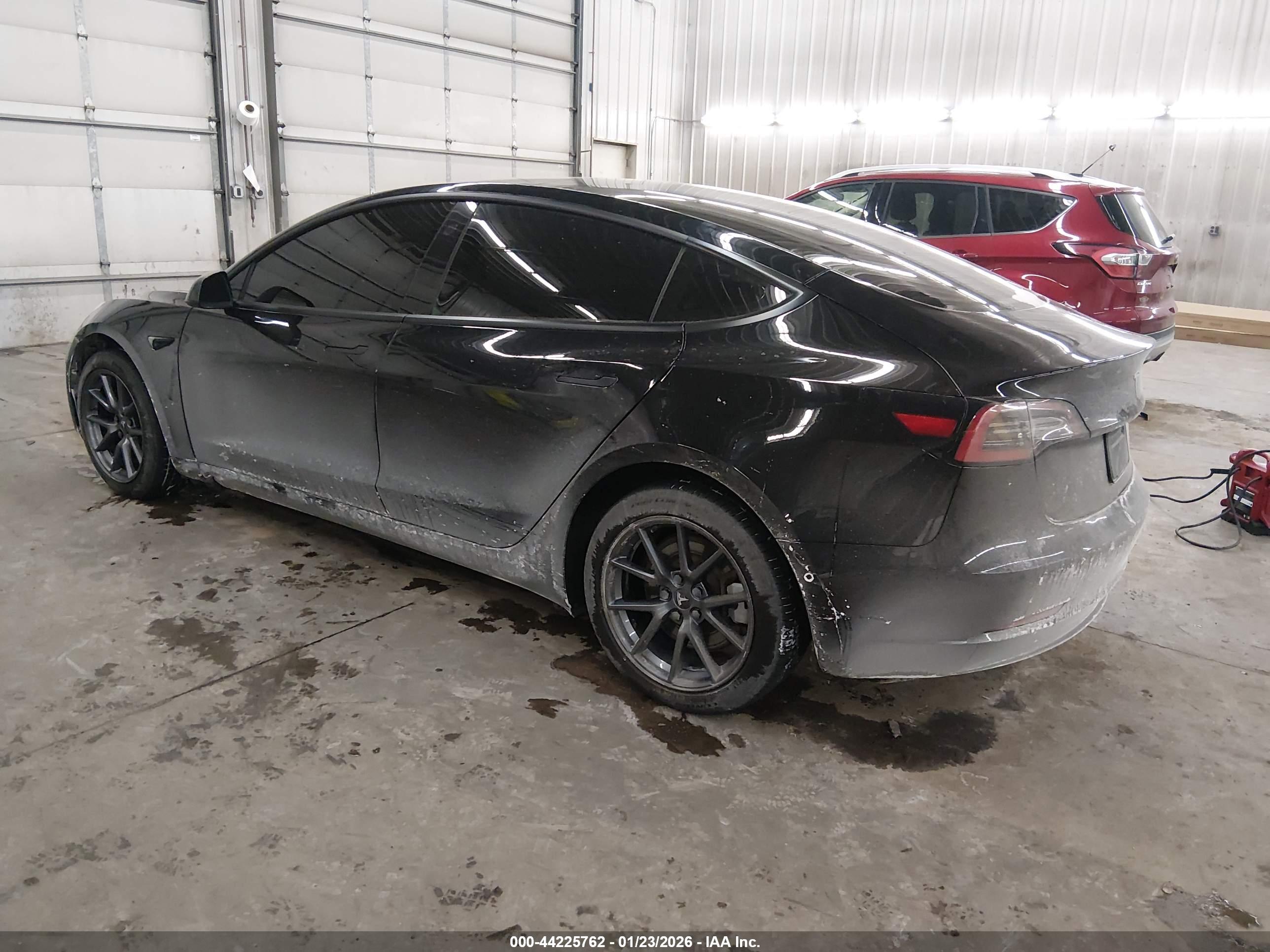 TESLA MODEL image 3