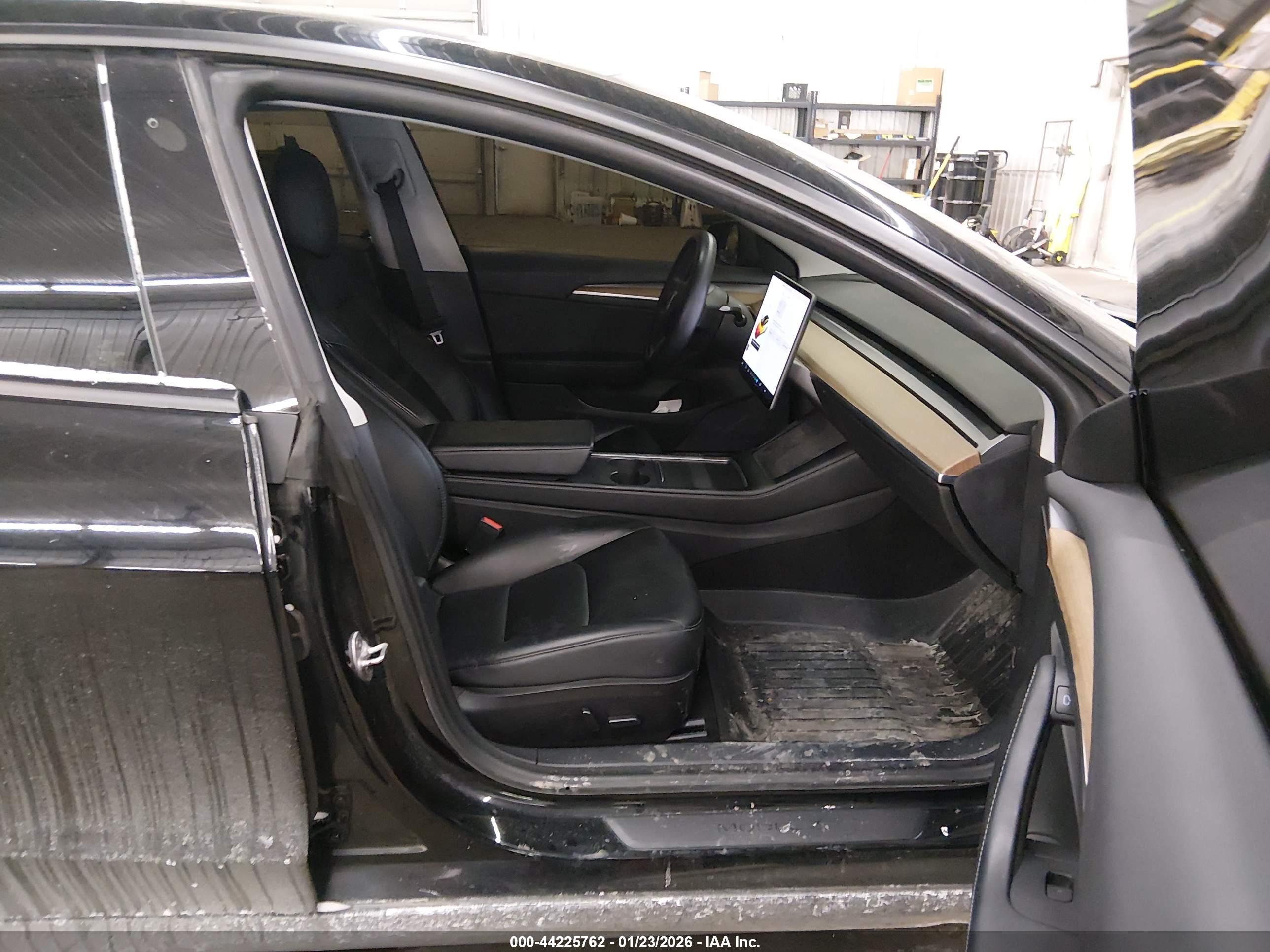 TESLA MODEL image 5