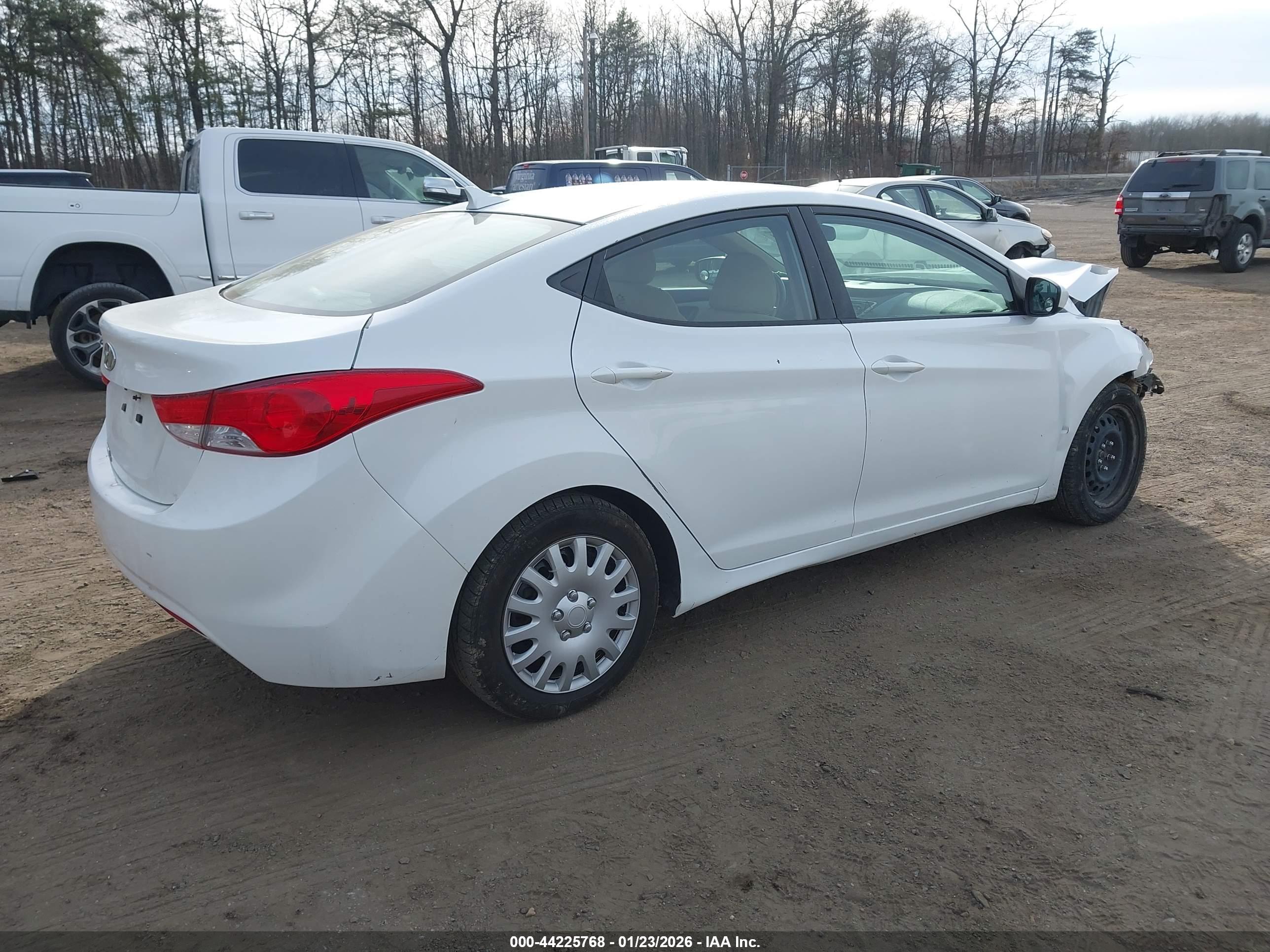 HYUNDAI ELANTRA image 4