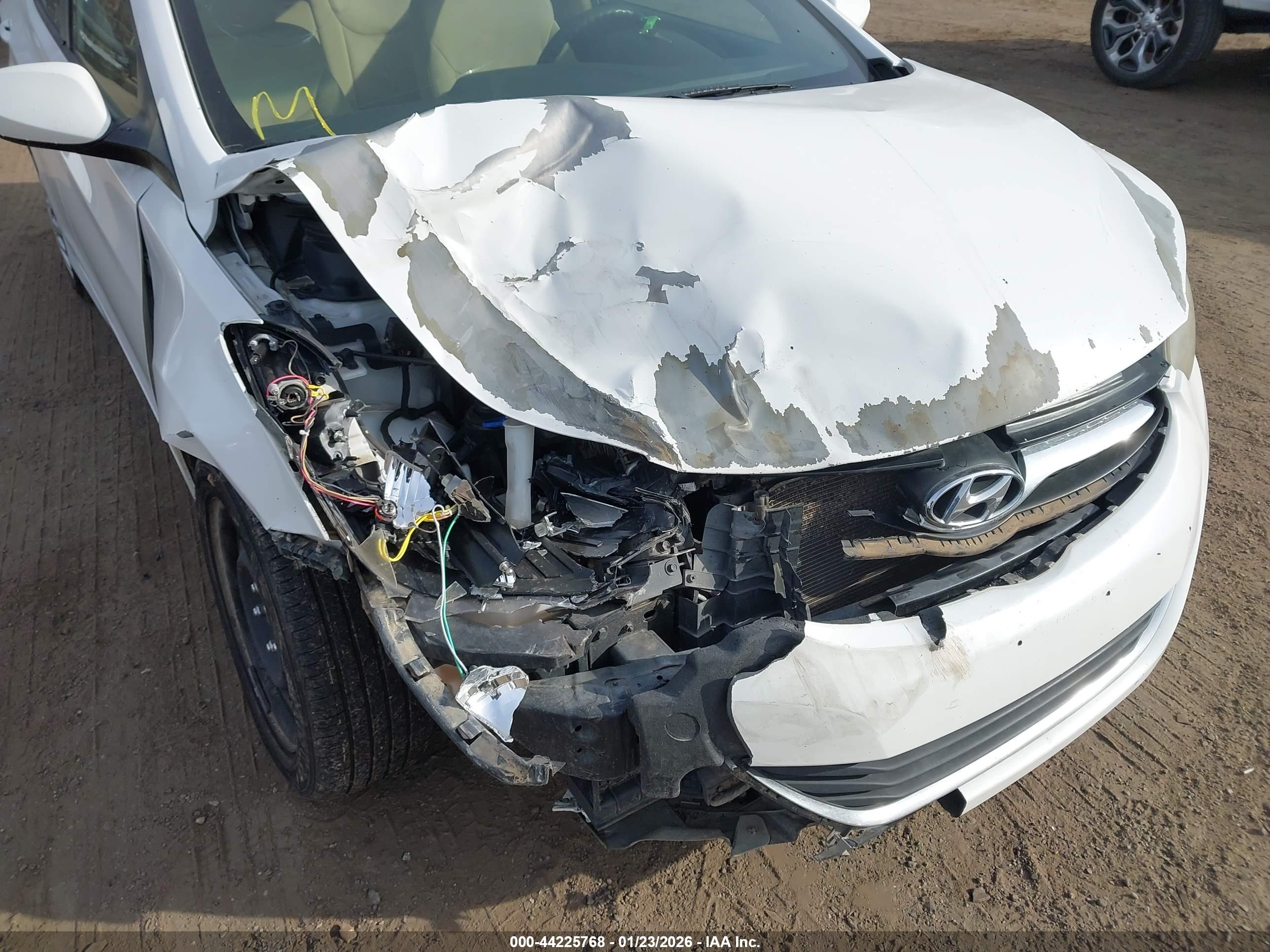 HYUNDAI ELANTRA image 6