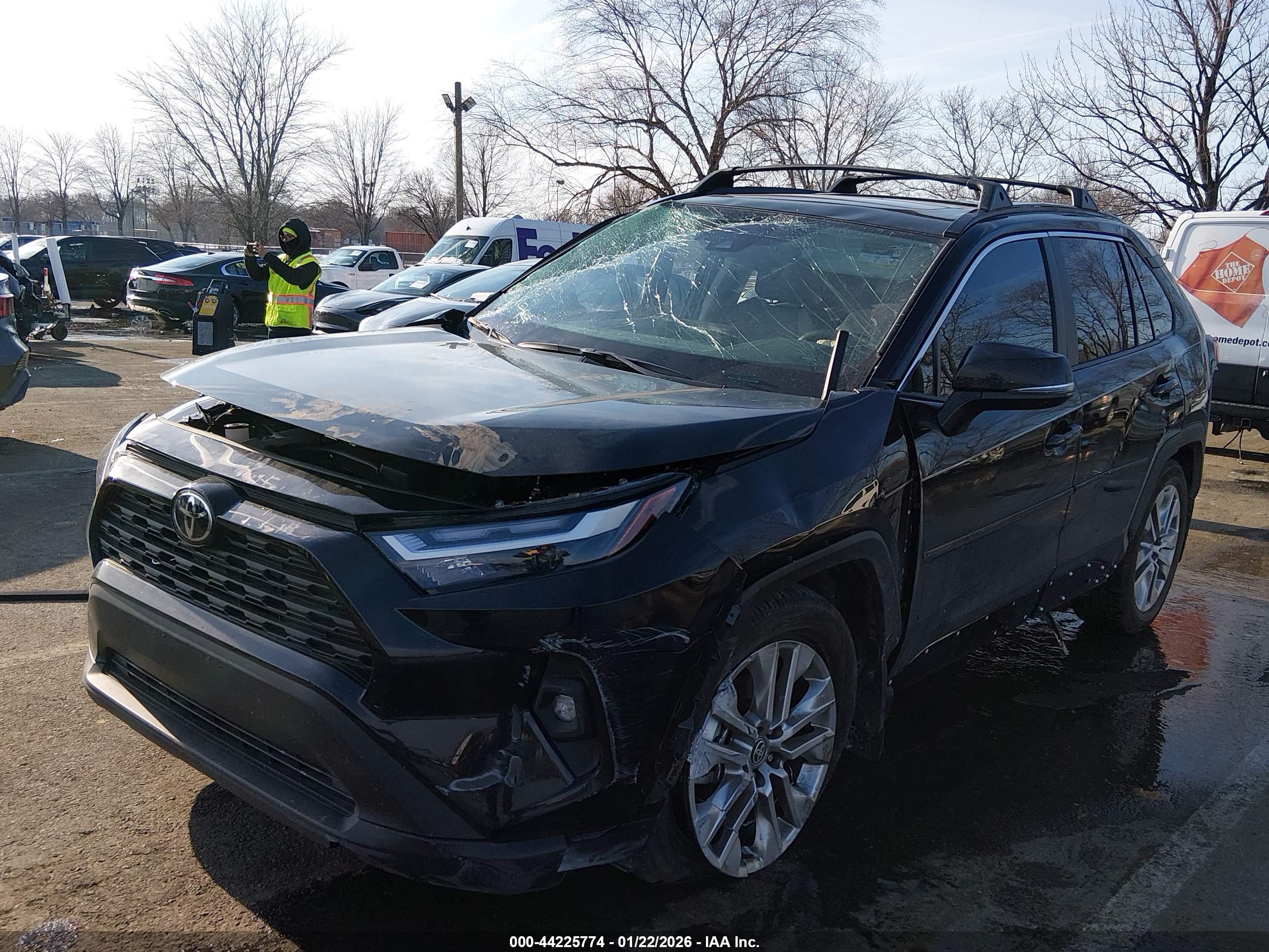 TOYOTA RAV4 image 2