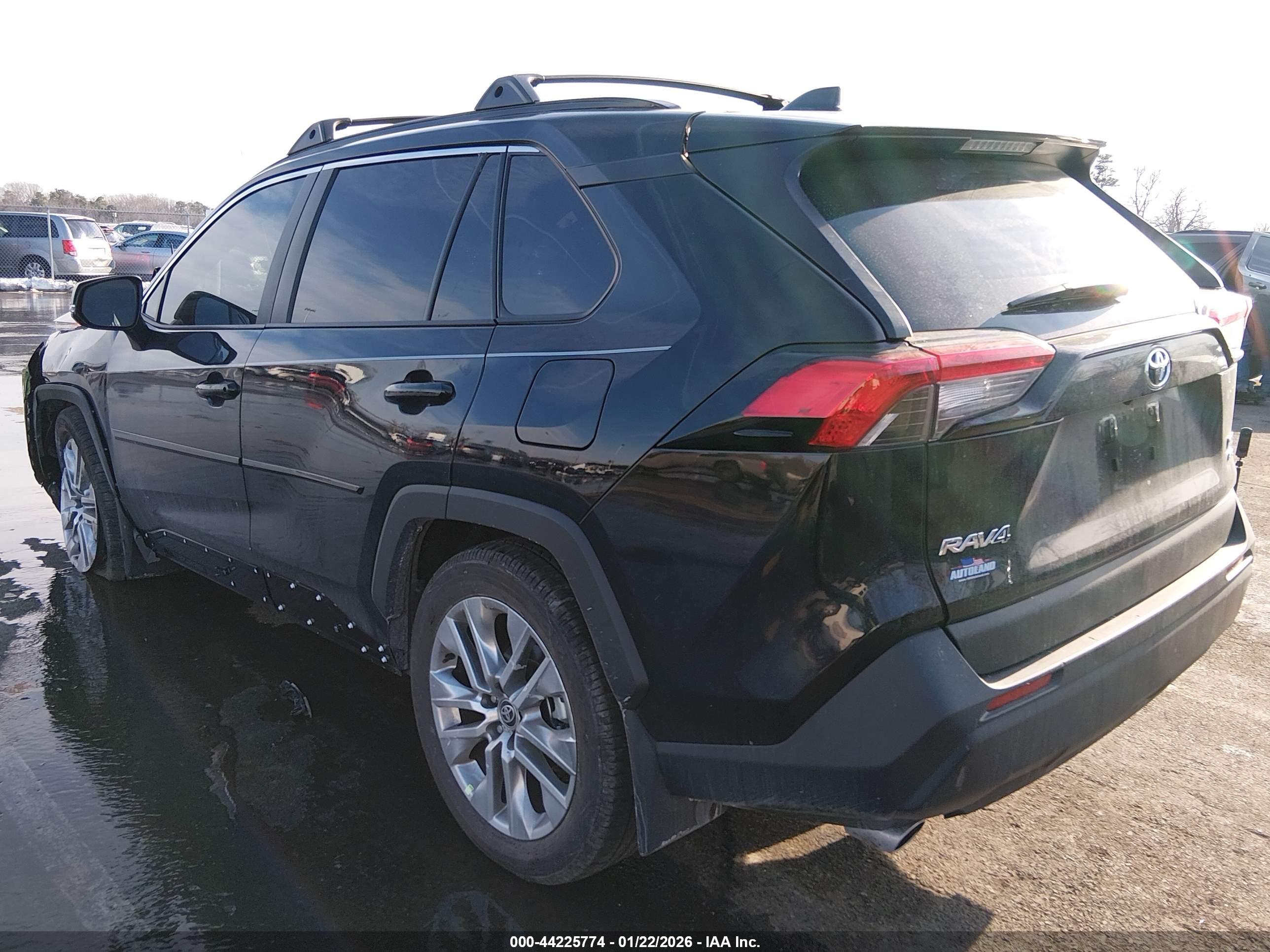 TOYOTA RAV4 image 3