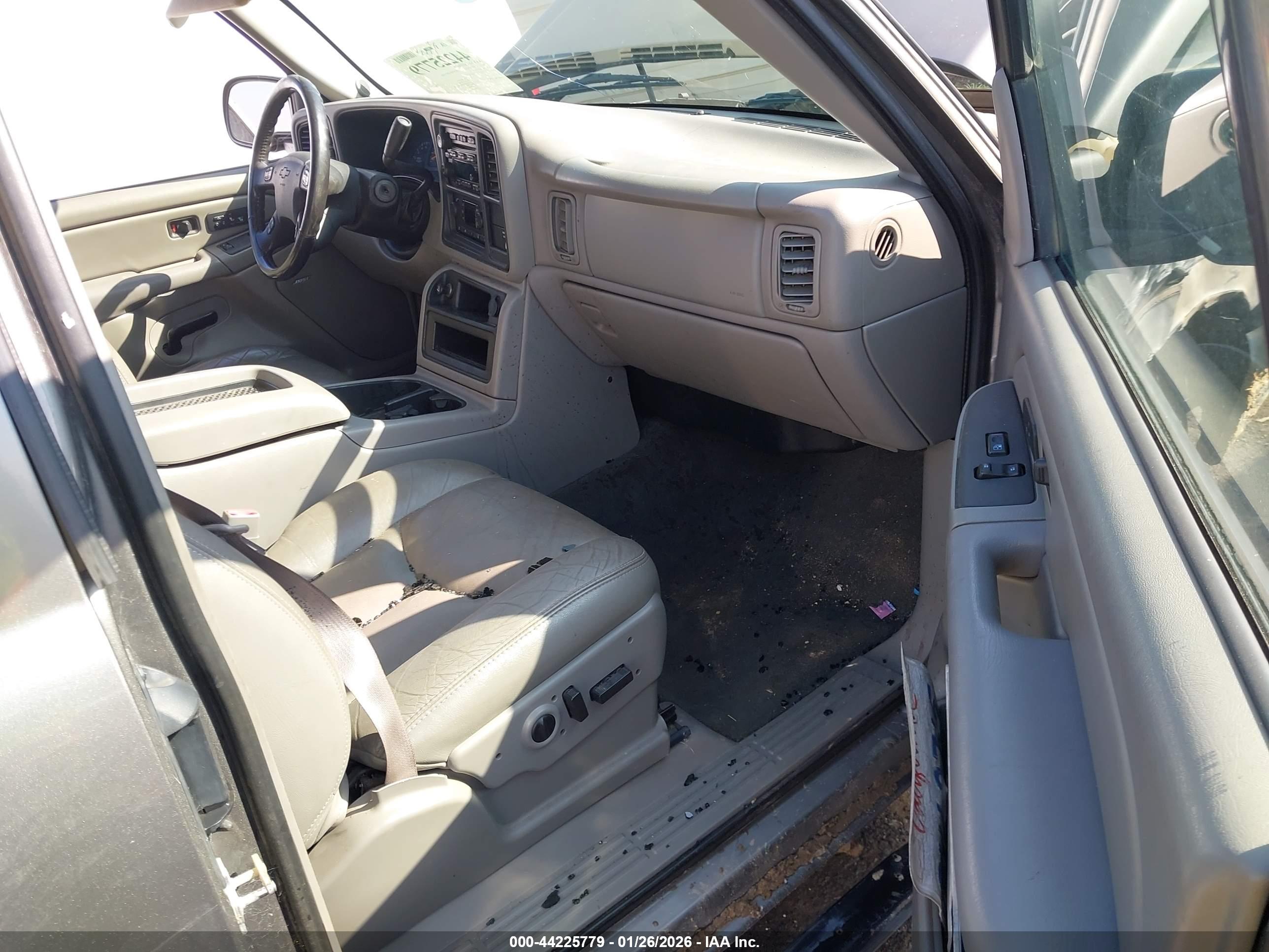 CHEVROLET SILVERADO image 5