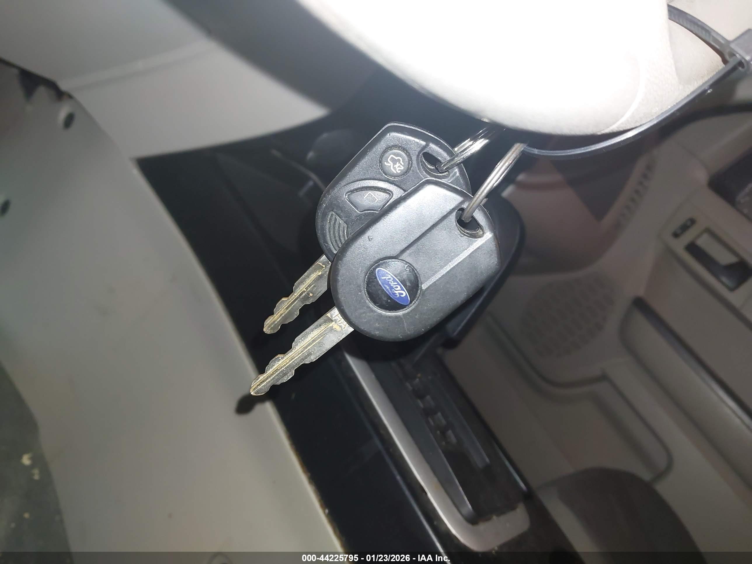 FORD ESCAPE image 11