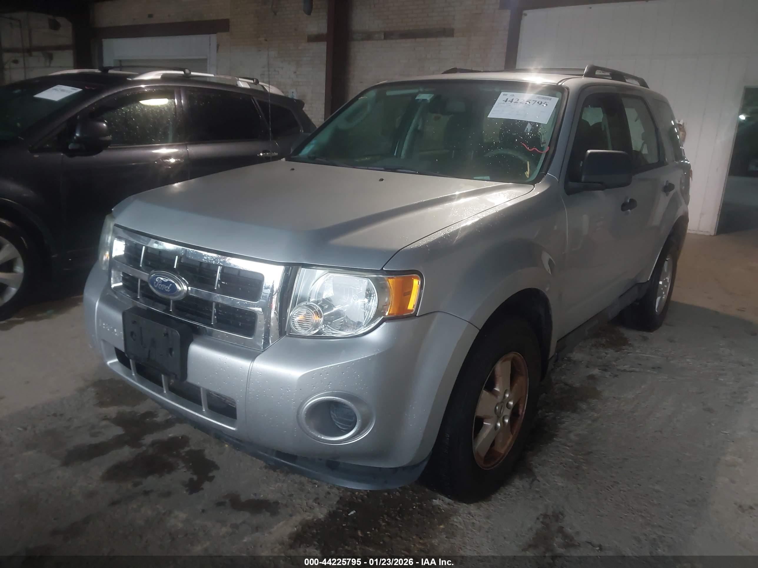 FORD ESCAPE image 2