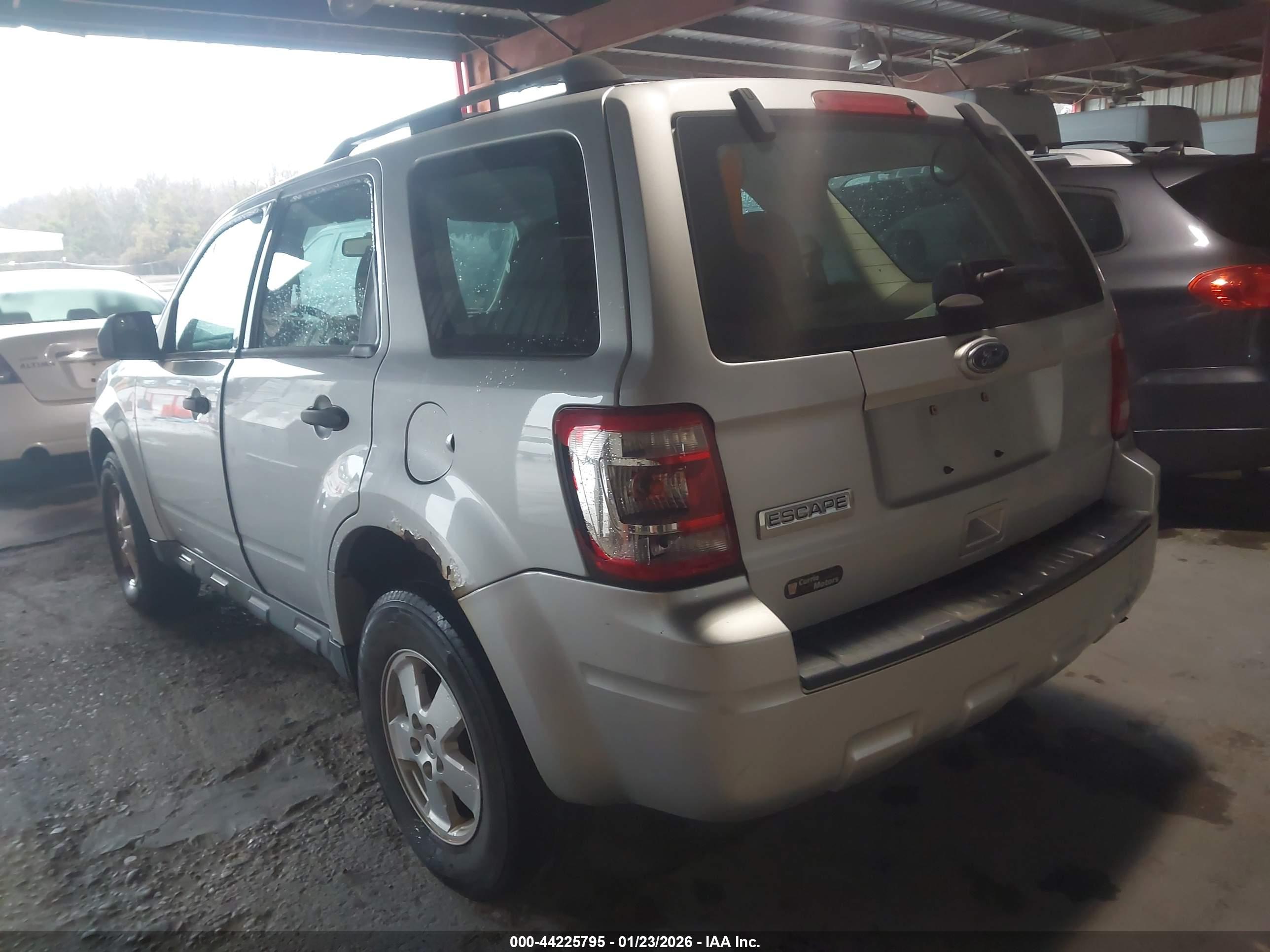 FORD ESCAPE image 3
