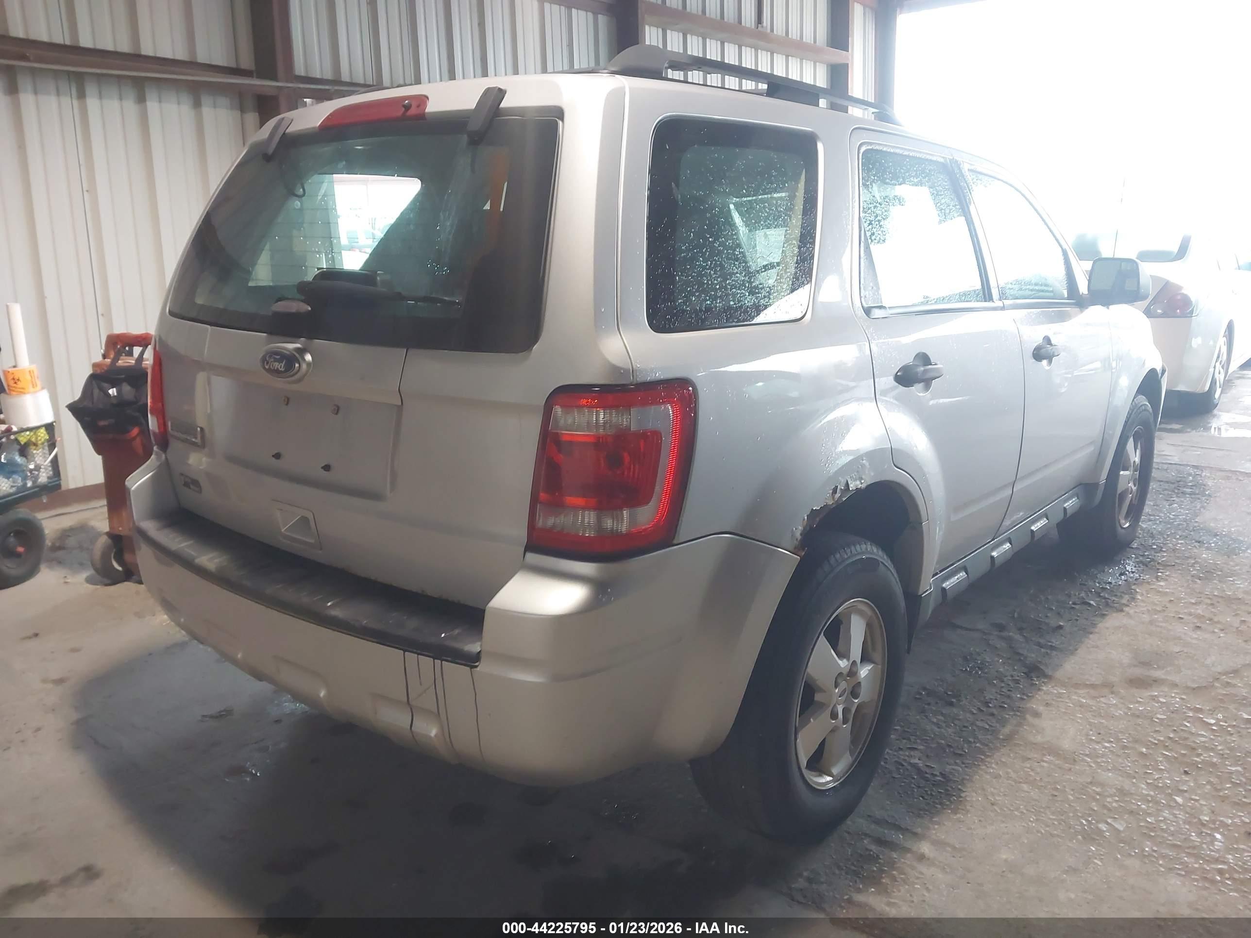 FORD ESCAPE image 4