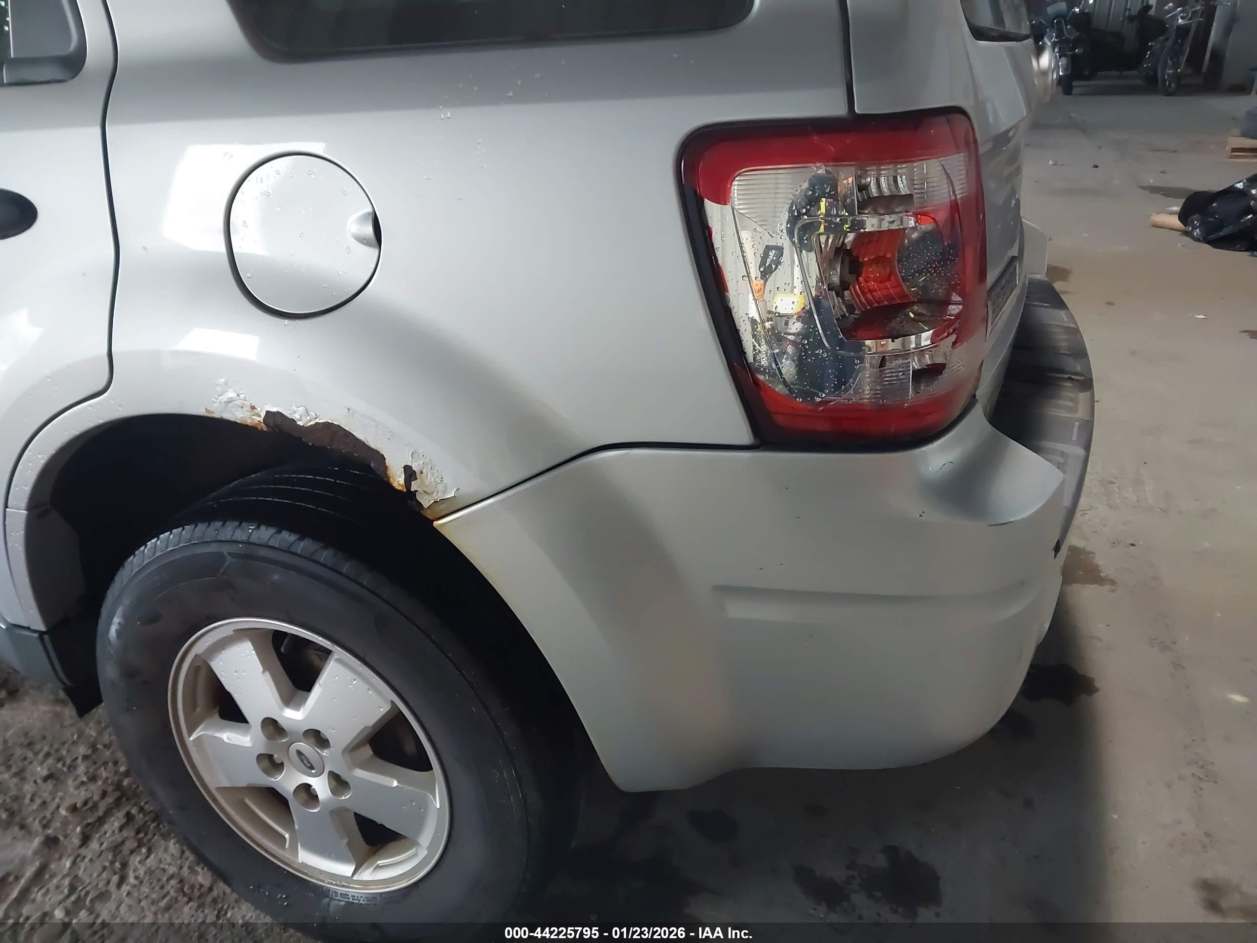FORD ESCAPE image 6