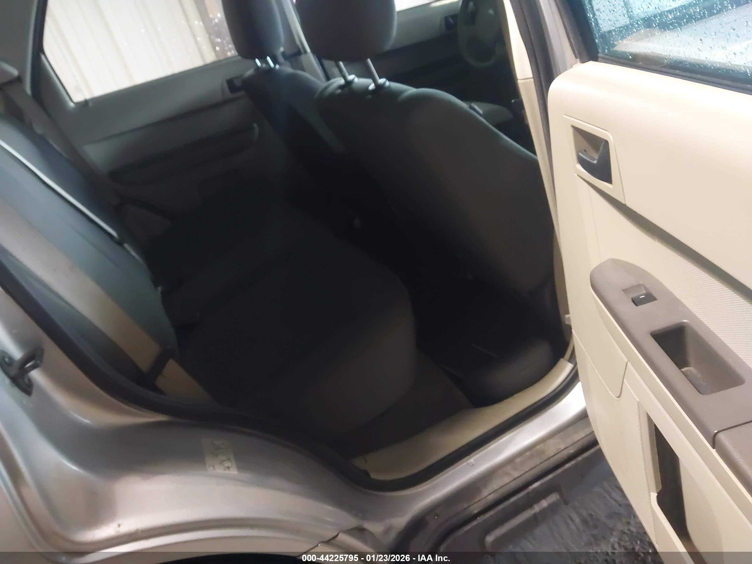 FORD ESCAPE image 8