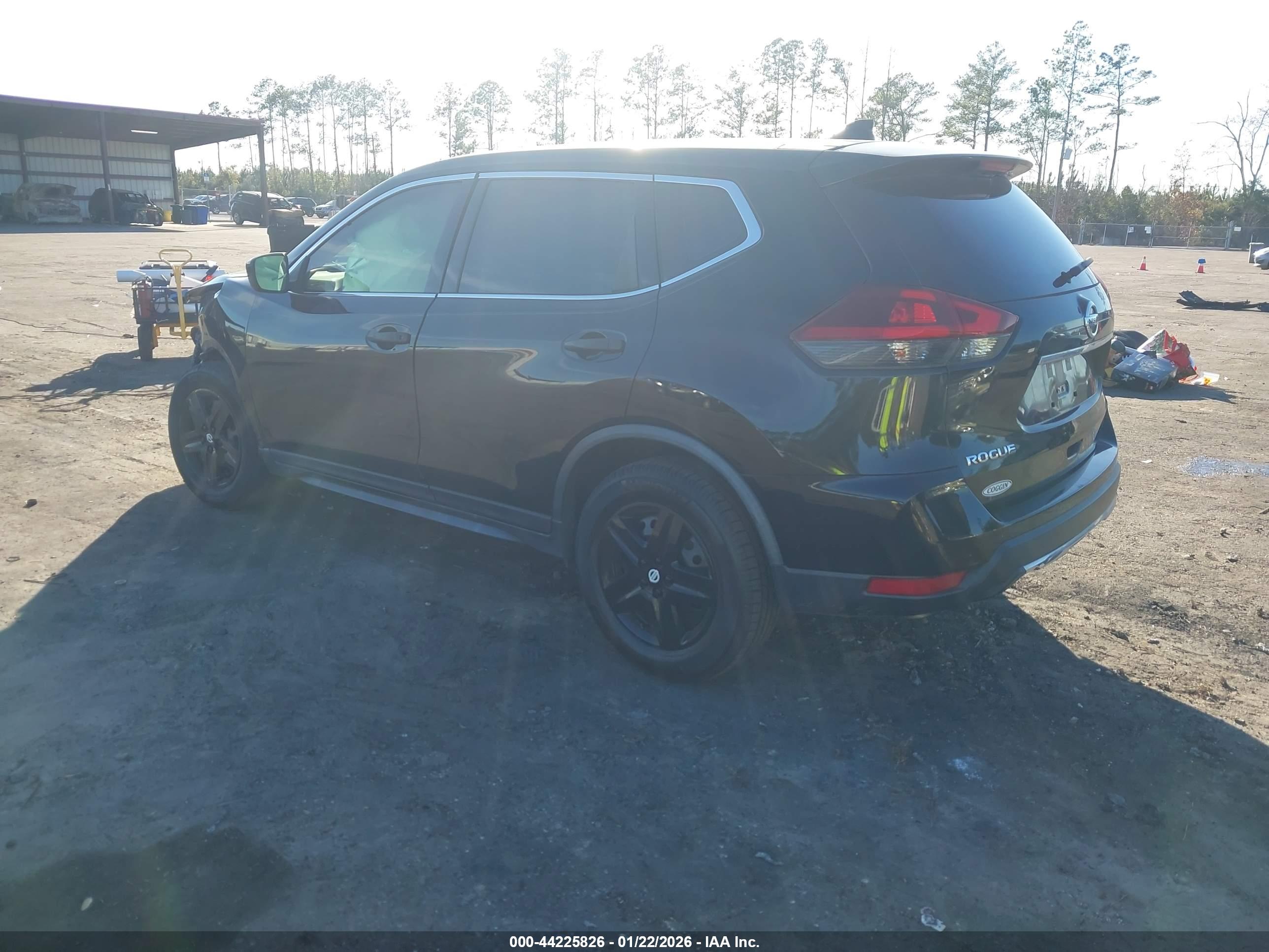 NISSAN ROGUE image 3