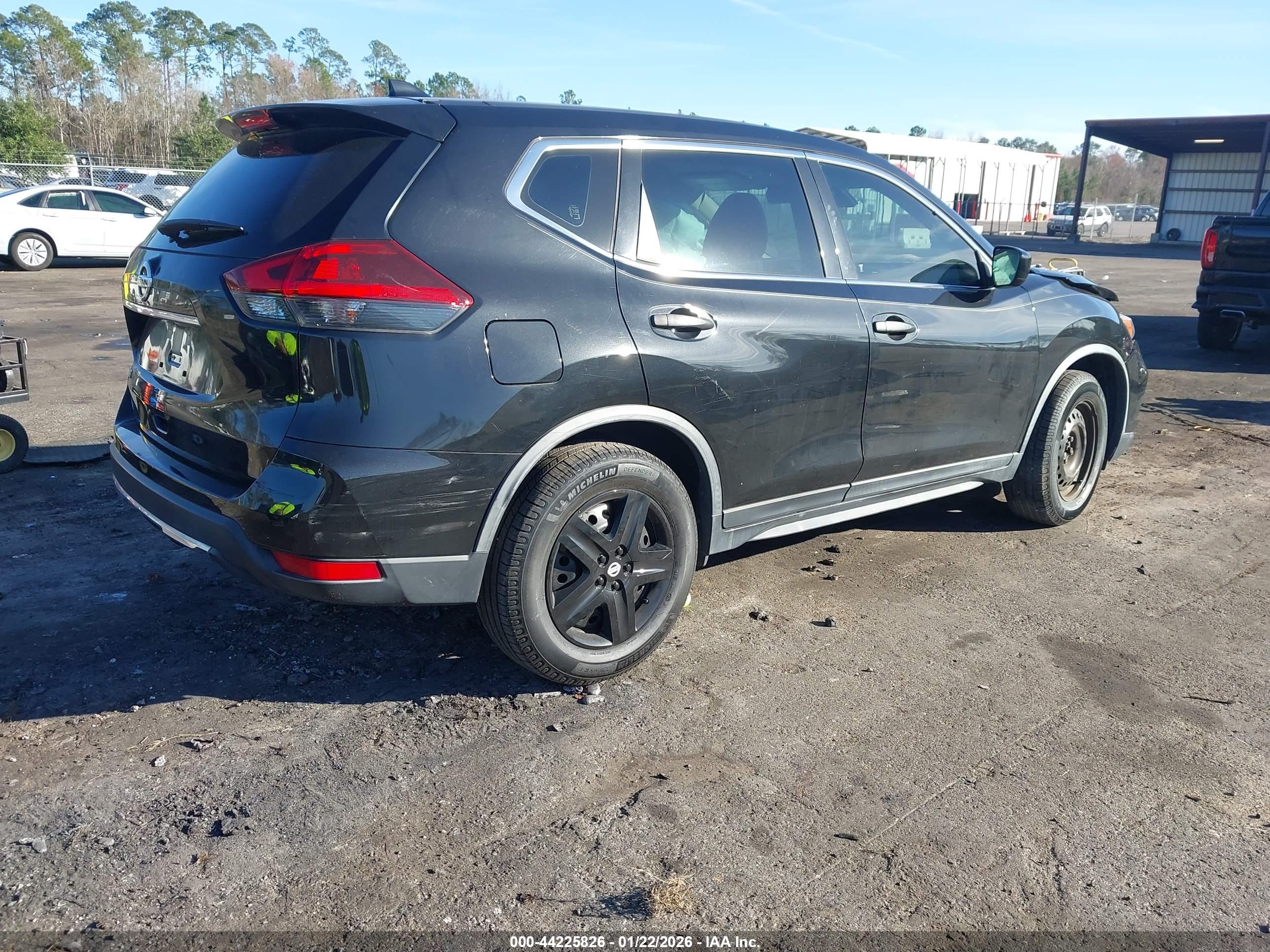 NISSAN ROGUE image 4