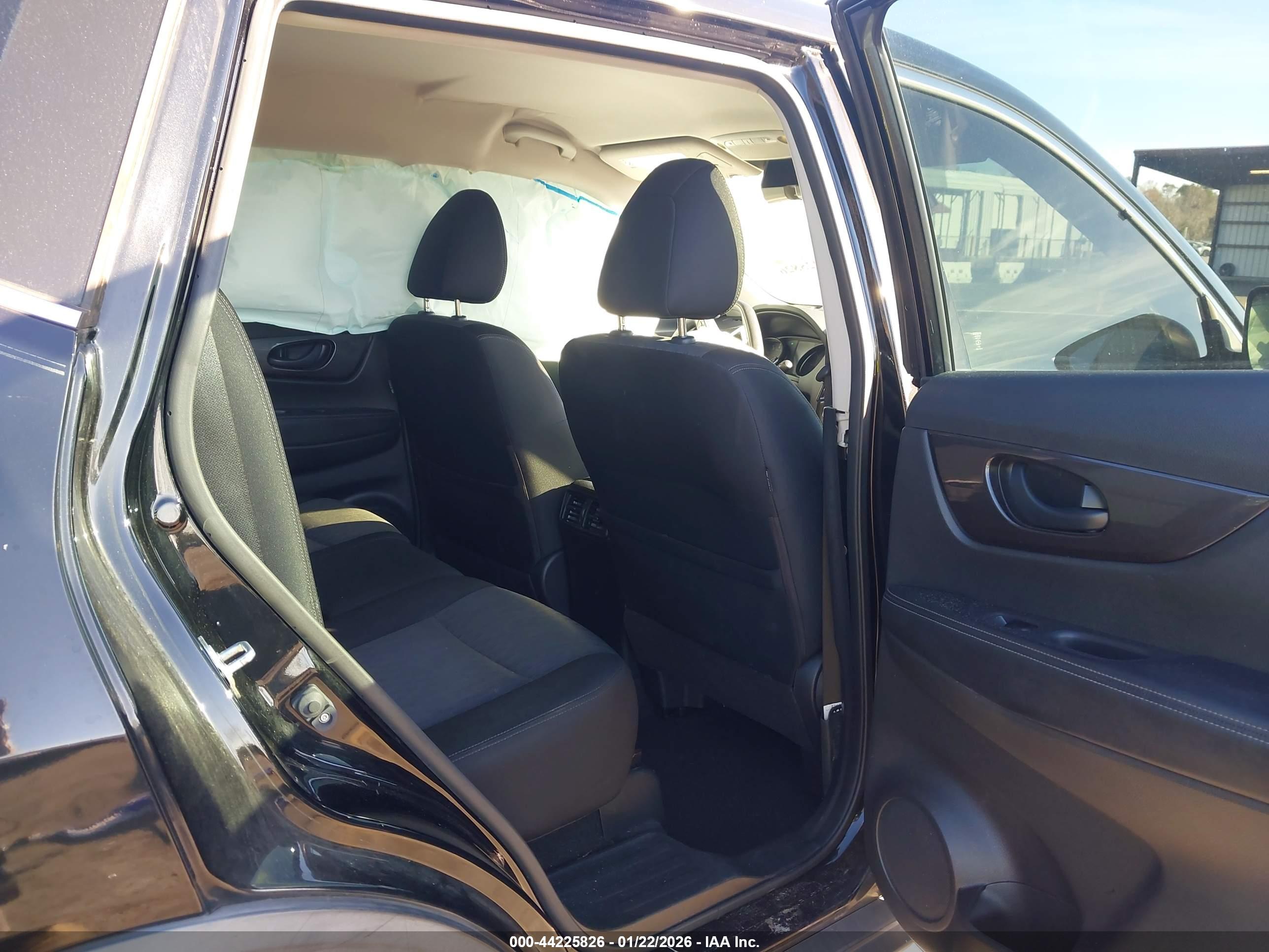 NISSAN ROGUE image 8
