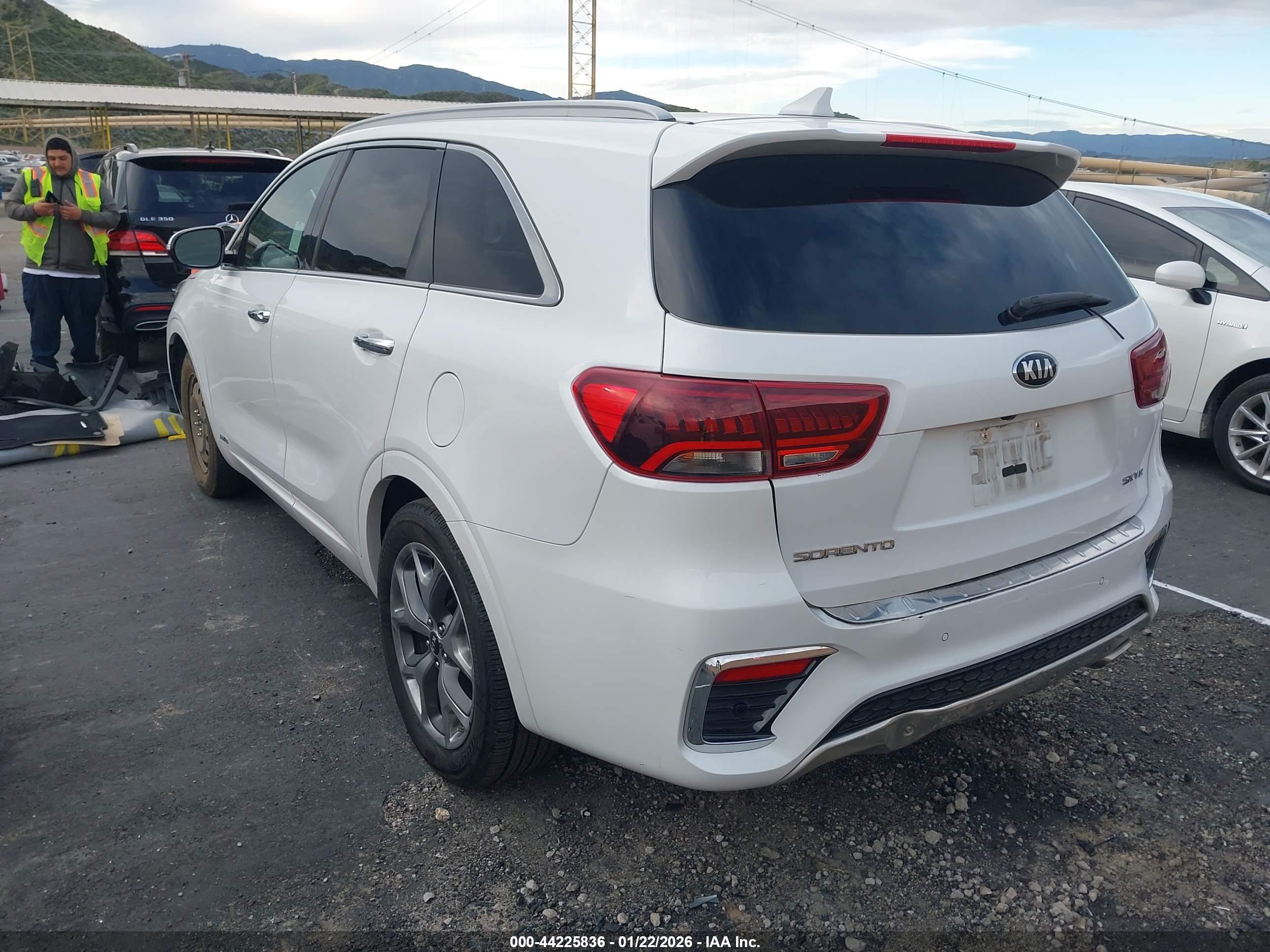 KIA SORENTO image 3