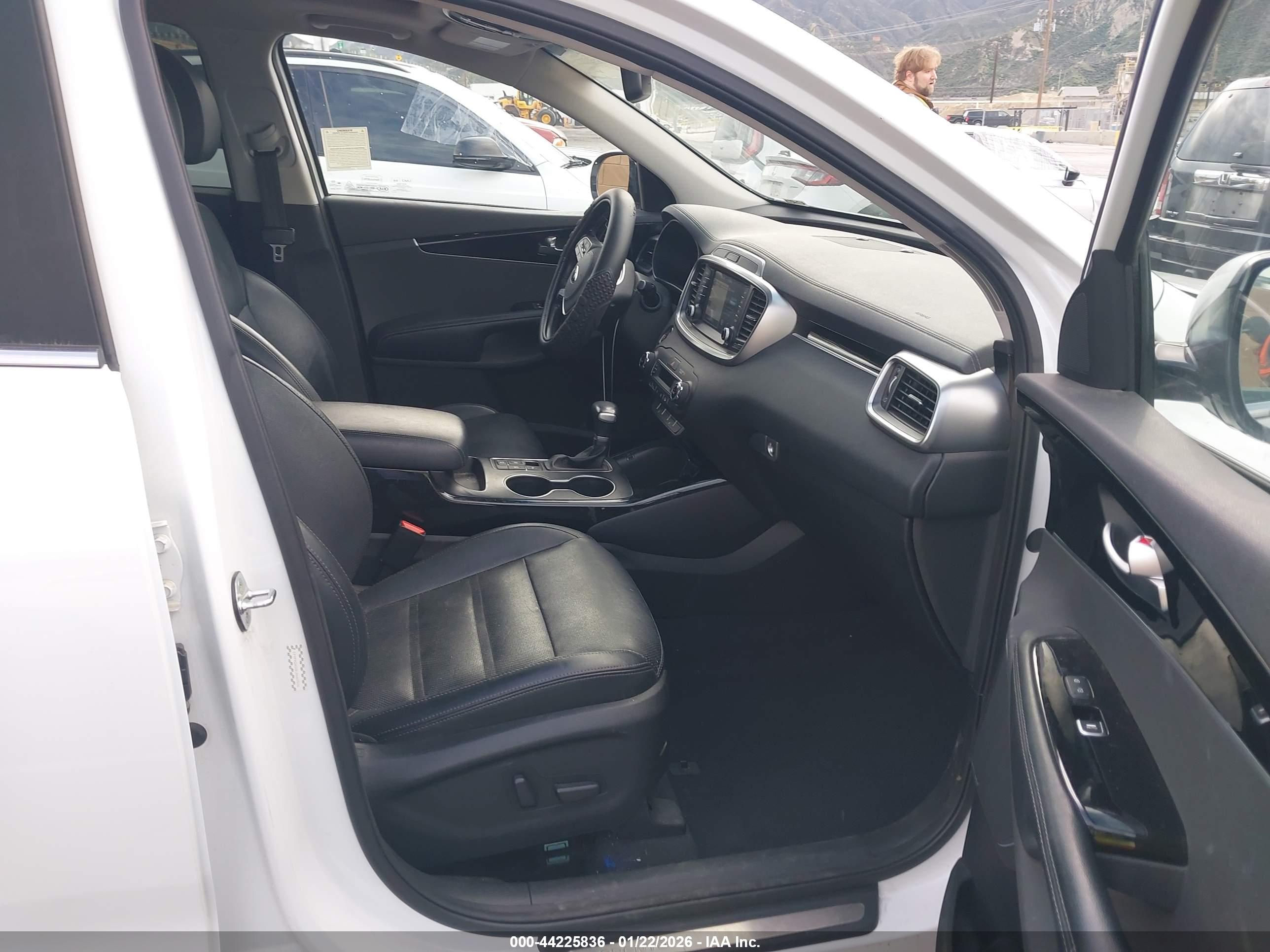 KIA SORENTO image 5
