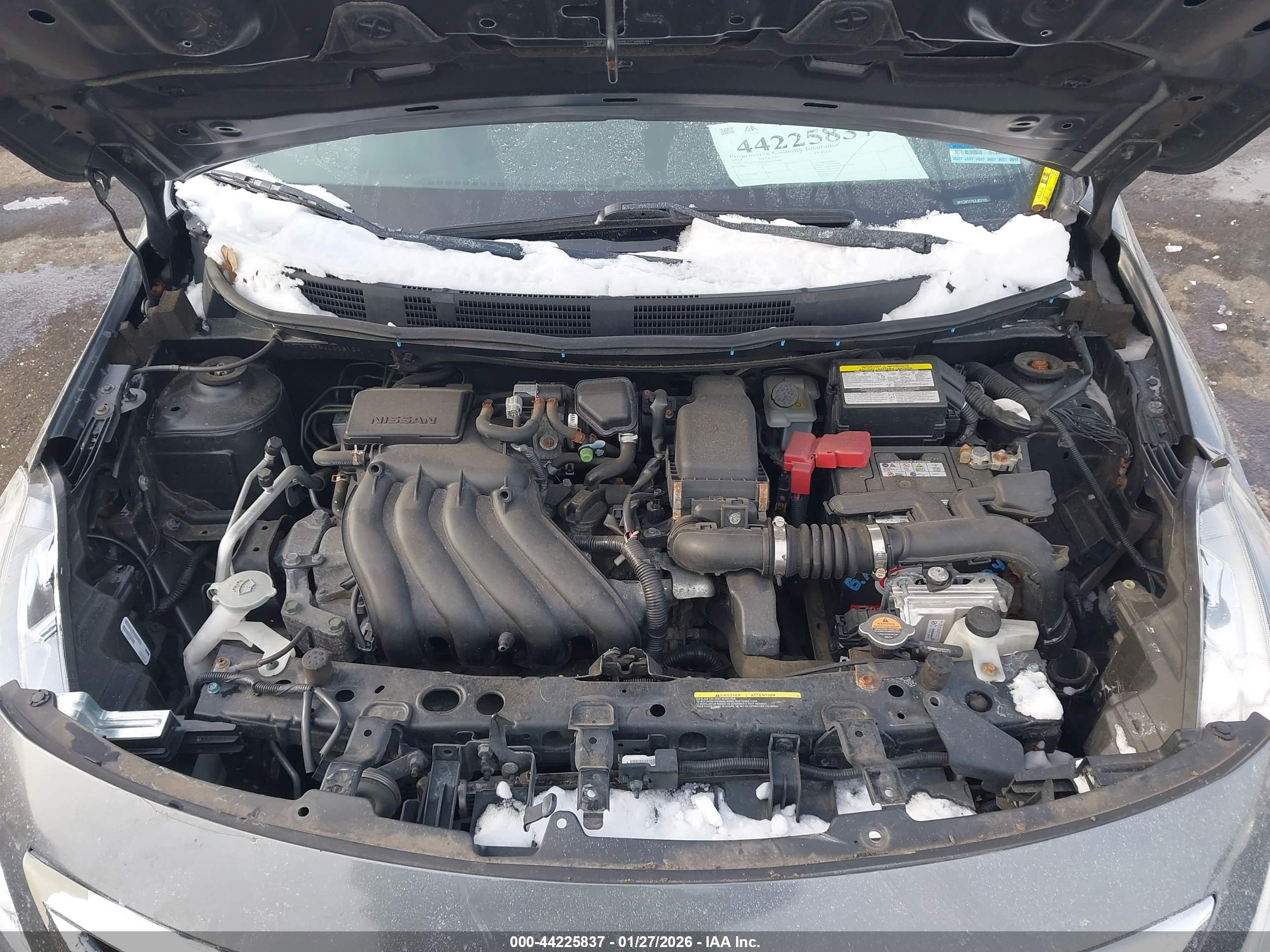 NISSAN VERSA image 10