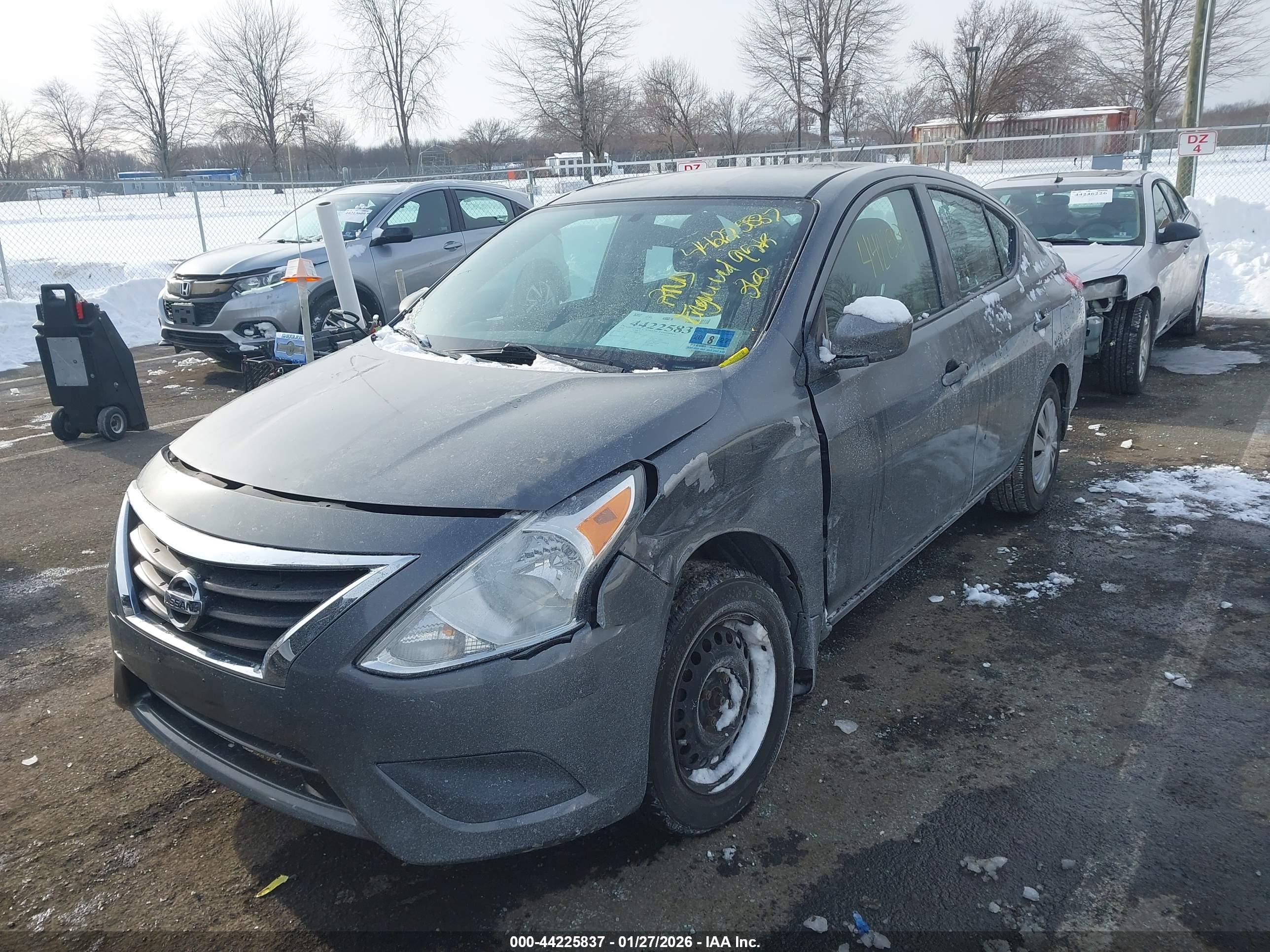 NISSAN VERSA image 6