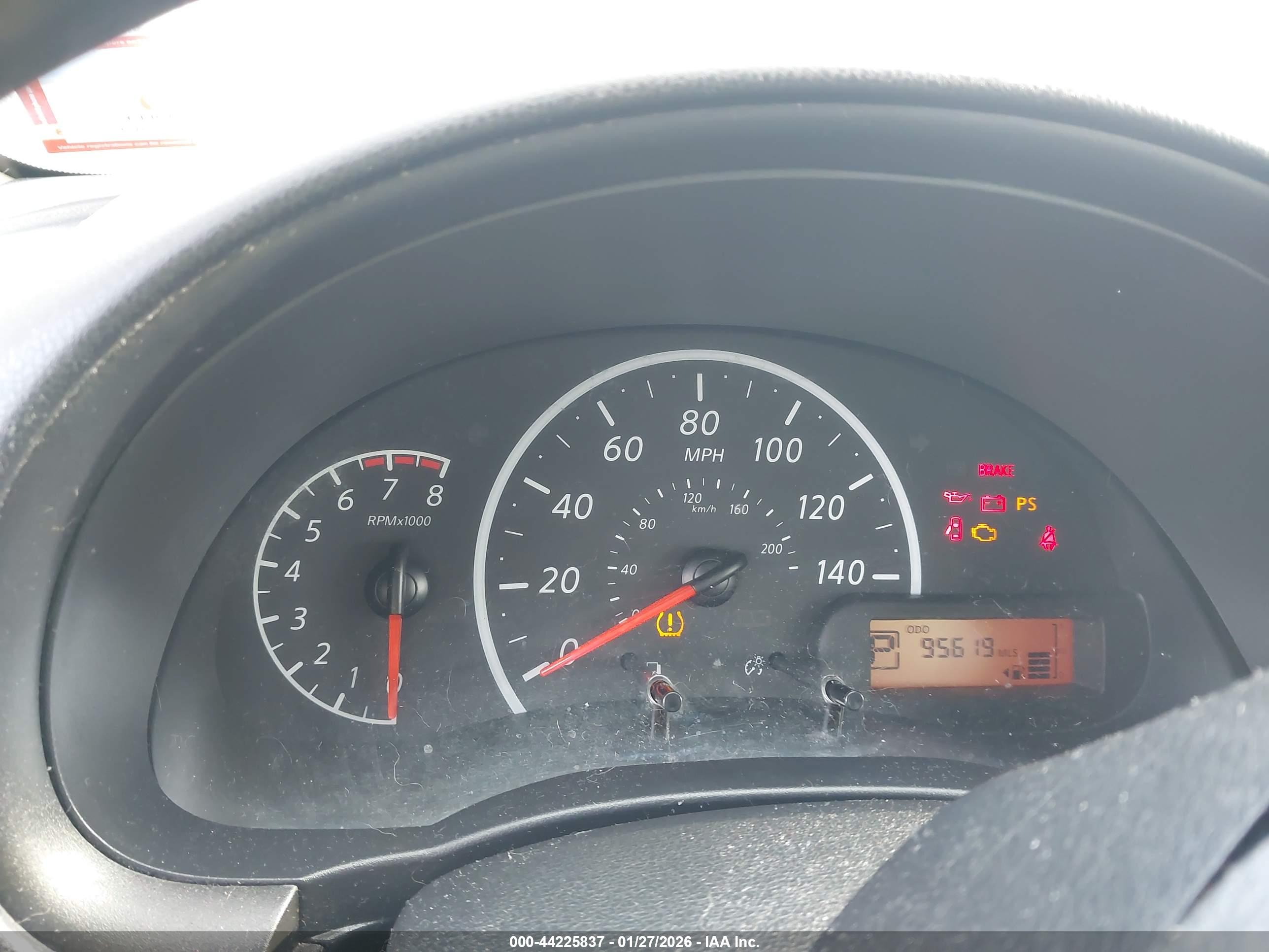 NISSAN VERSA image 7