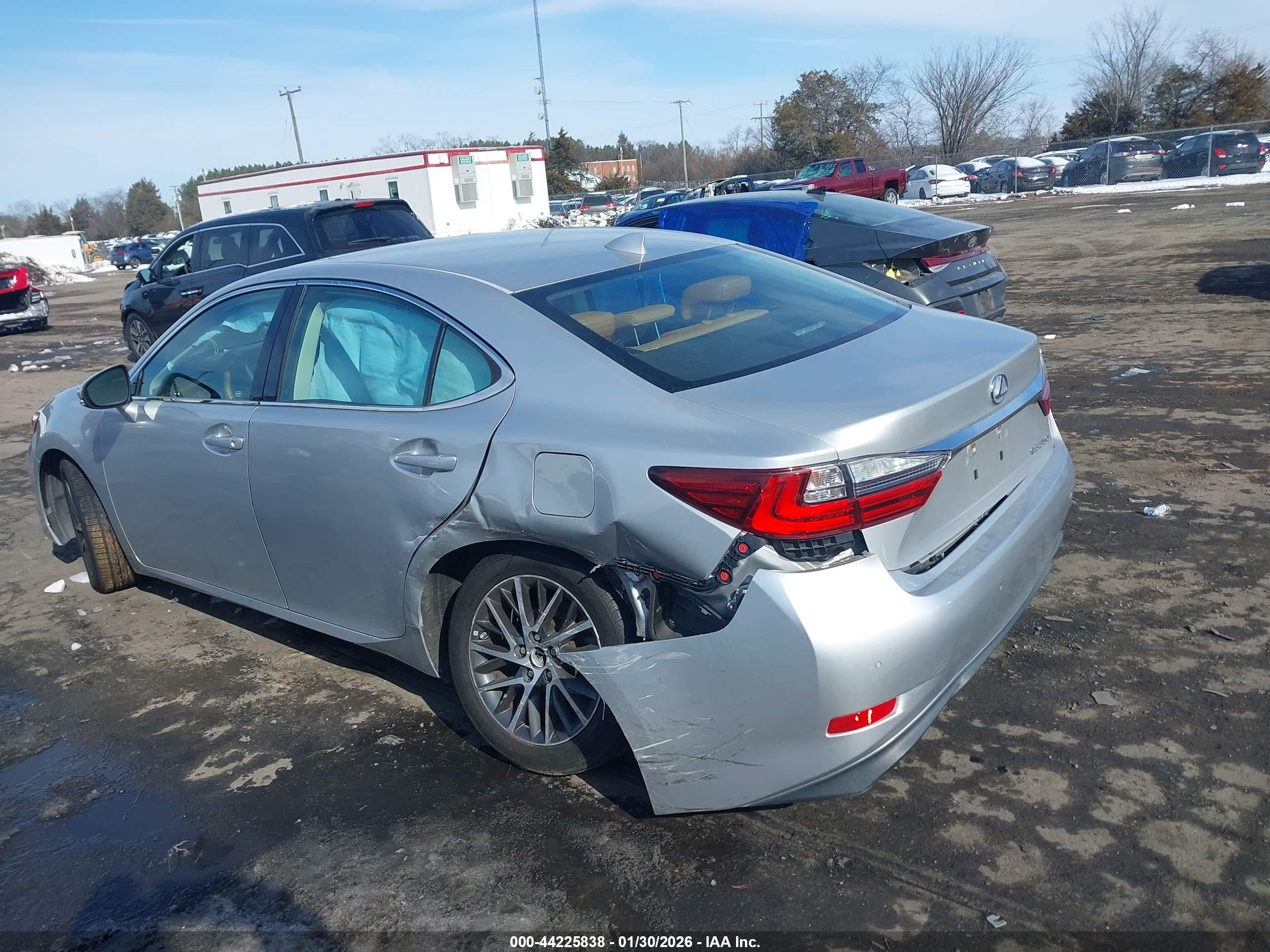 LEXUS ES image 3