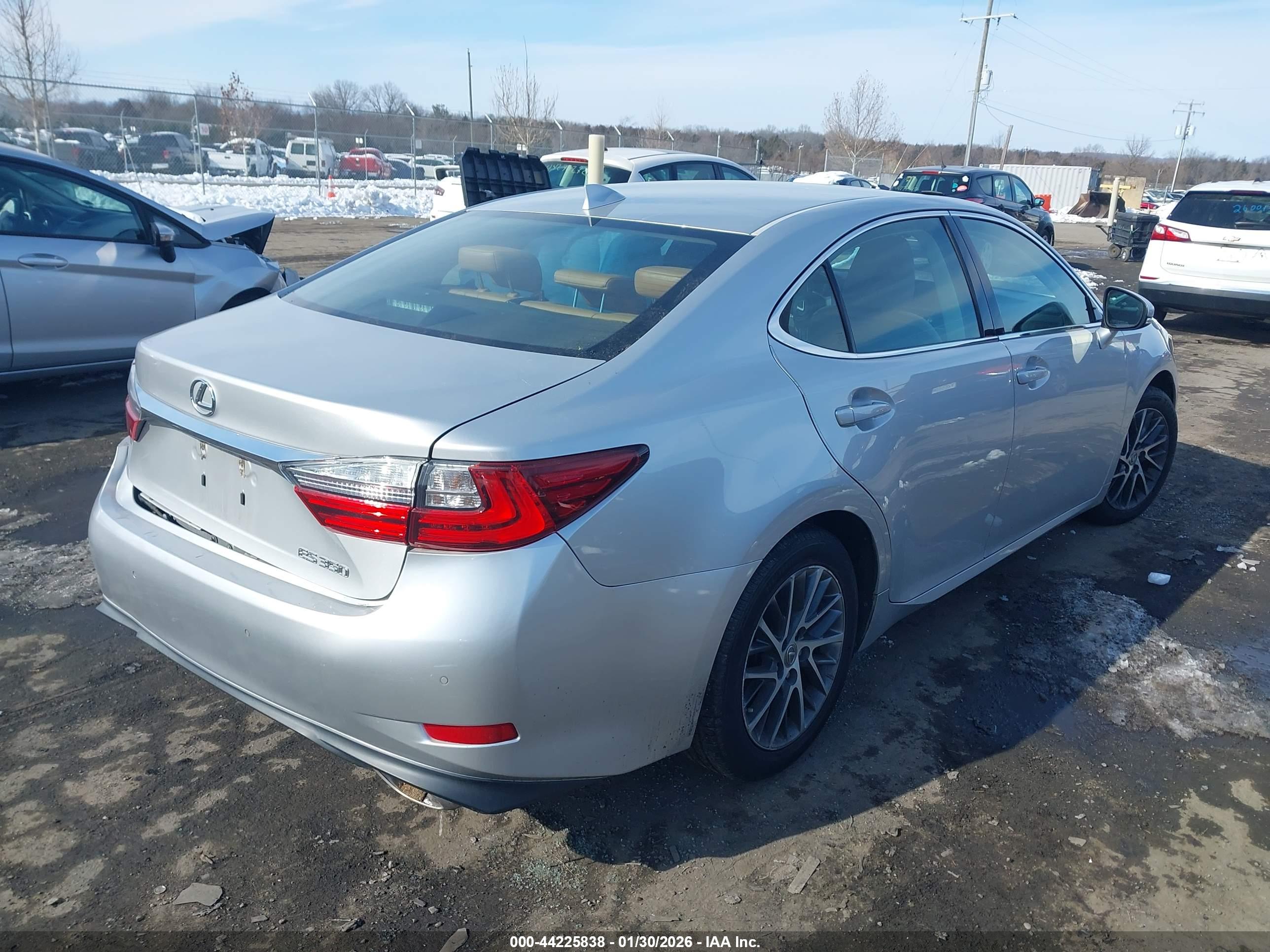 LEXUS ES image 4