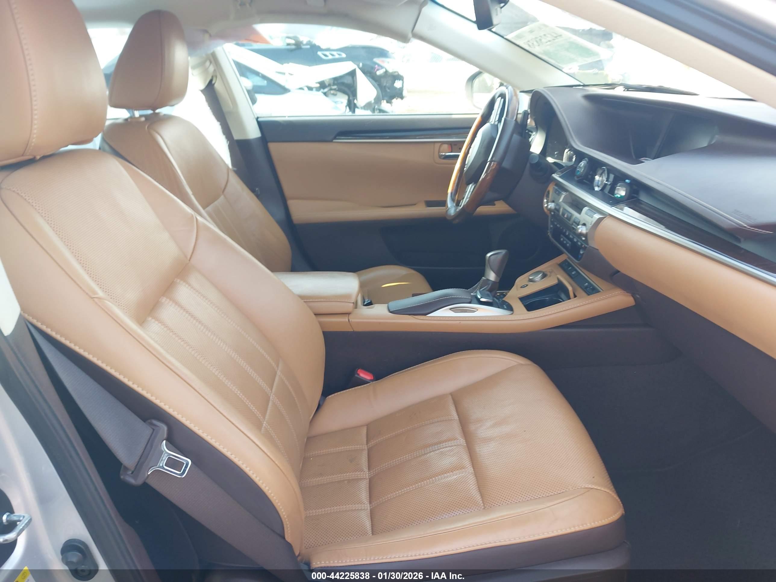 LEXUS ES image 5